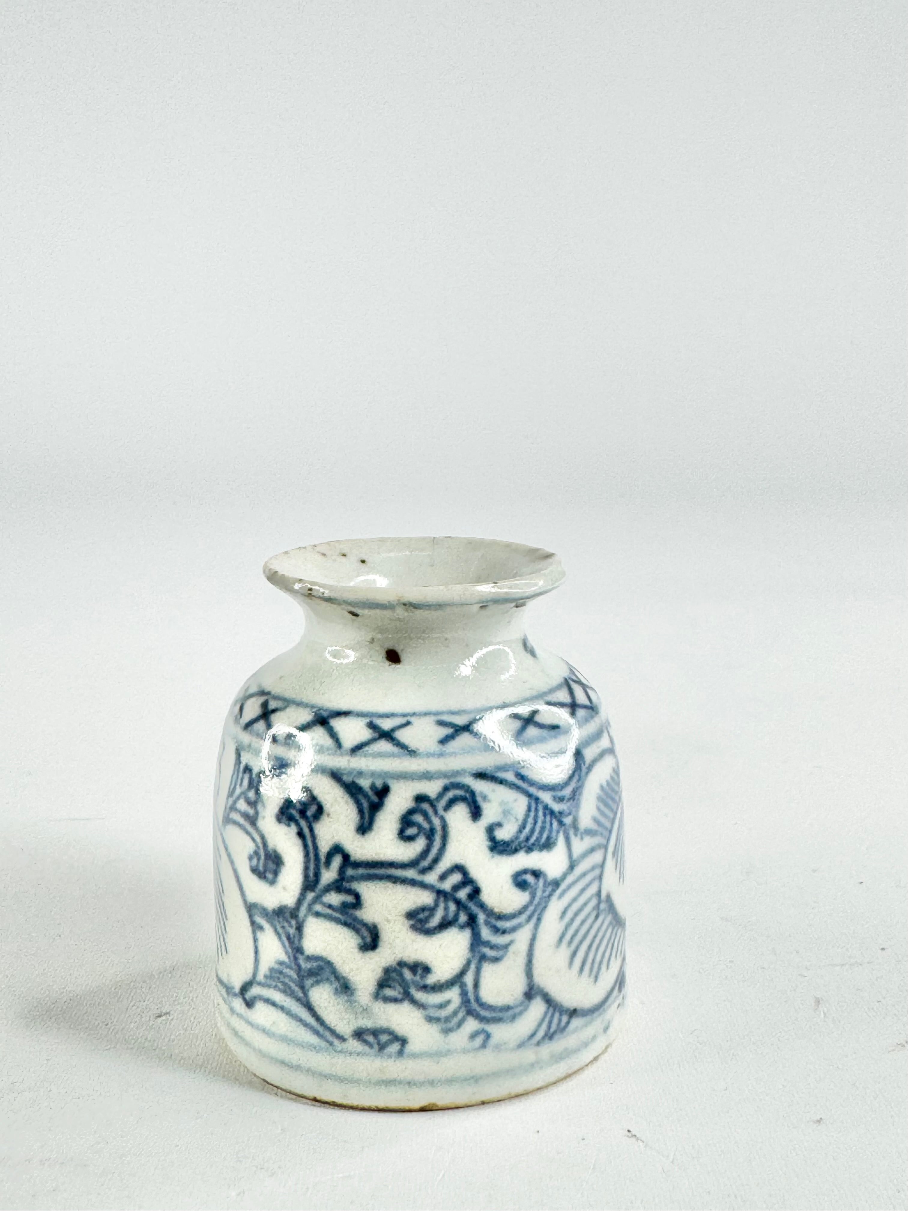 Antique Blue & White Orchid Patterned Jarlet