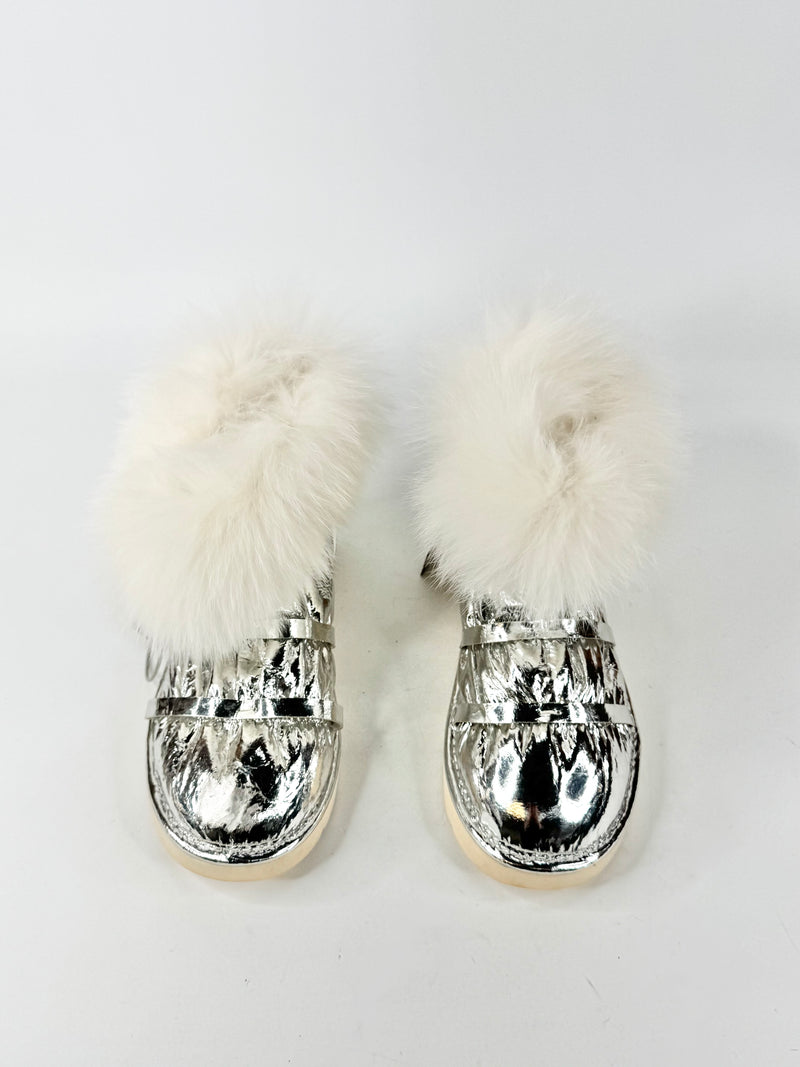 Runway Secrets Metallic Silver Fur Embellished Fleece Lined 'Fiona' Boots - EU36