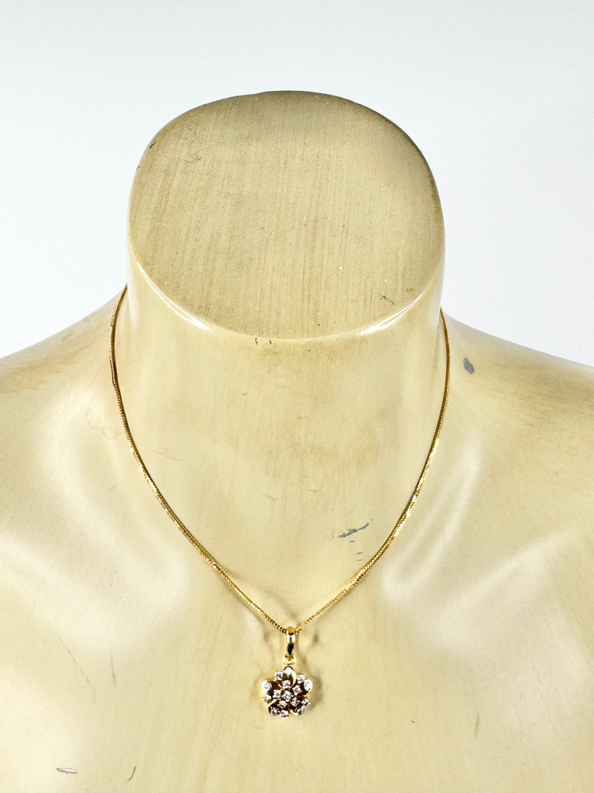 14ct Gold & 45point Diamond Cluster Pendant with 22ct Gold Chain