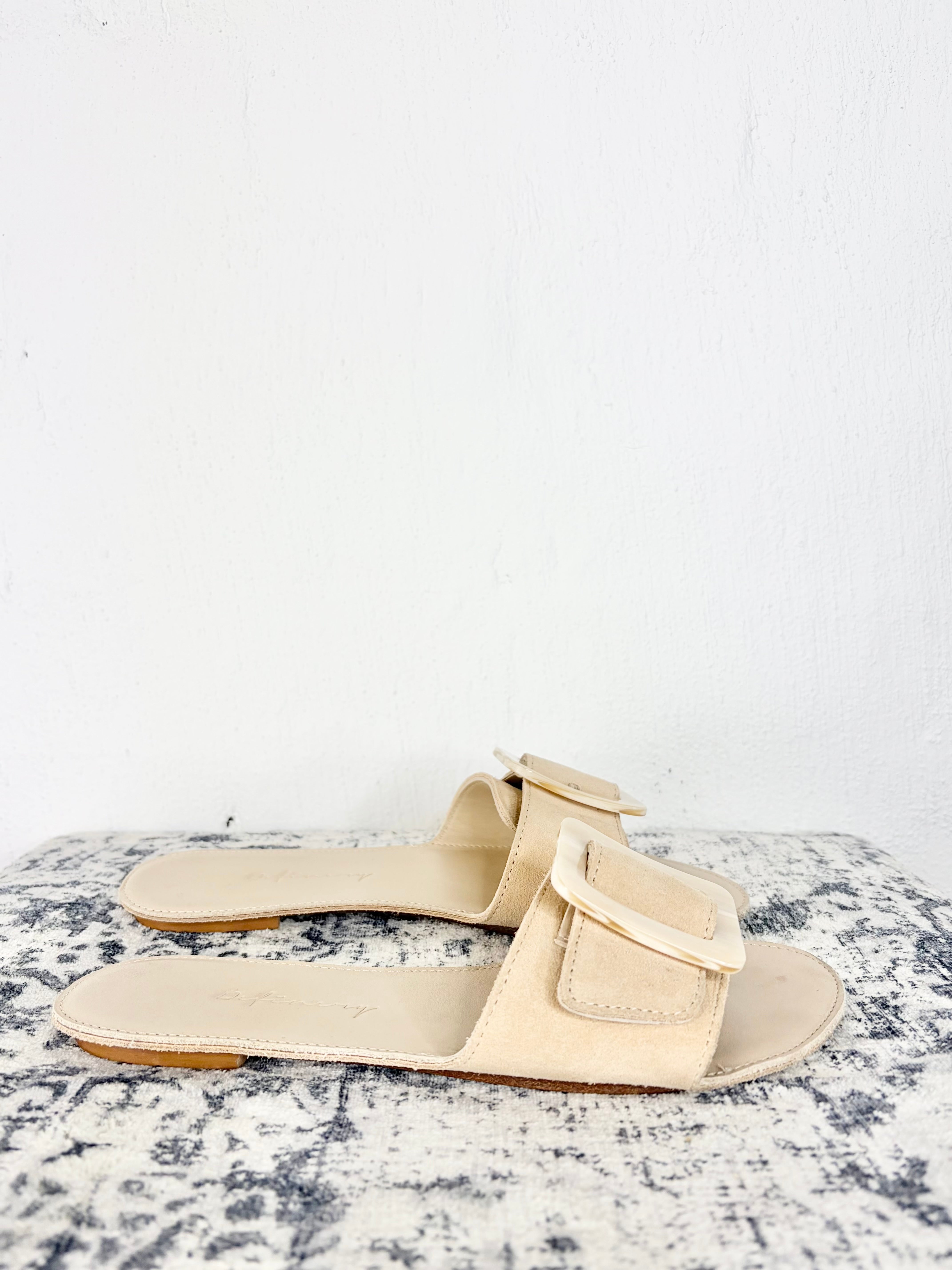 Definery Cream Leather Loop Slides - EU37