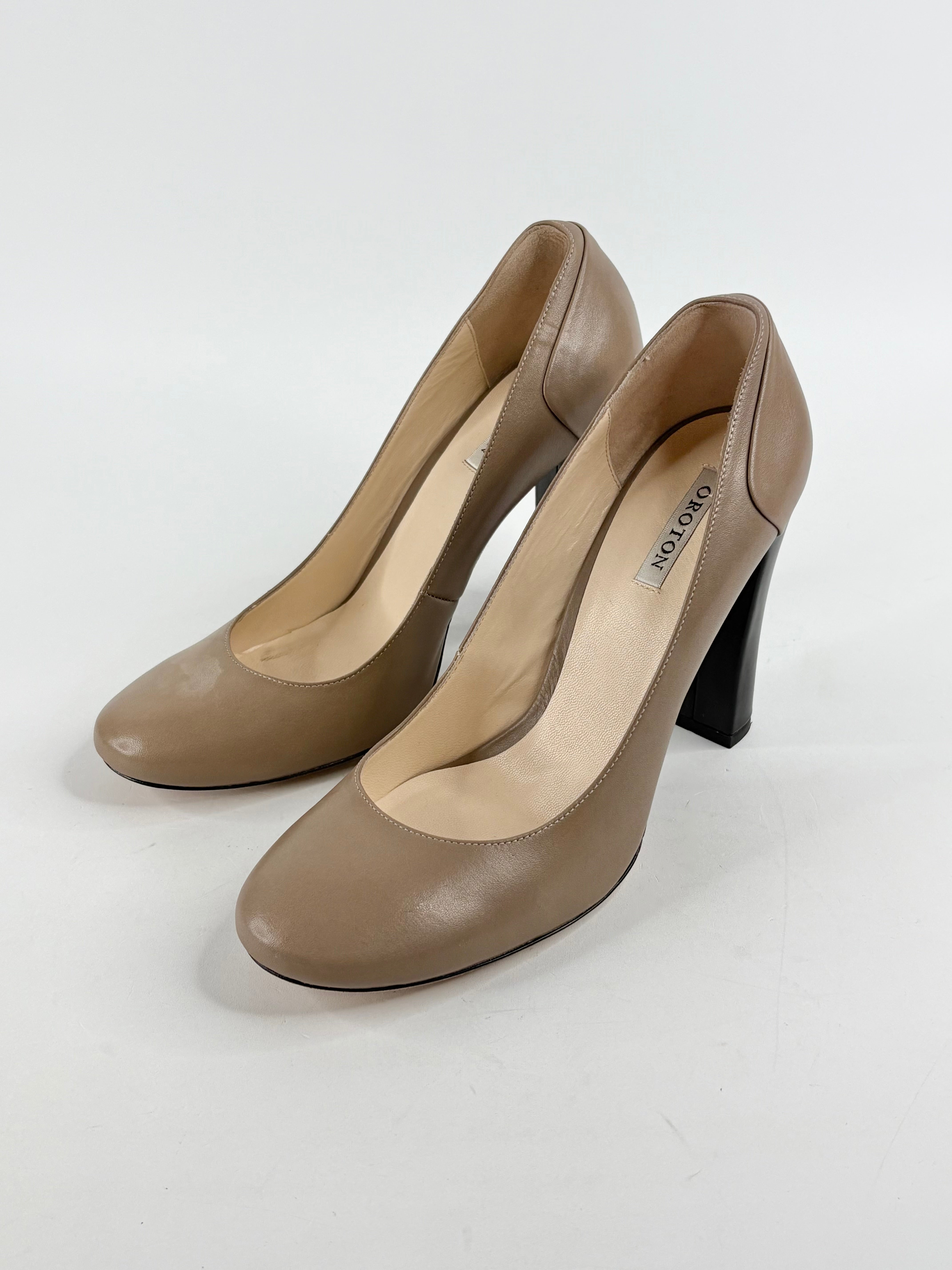 Oroton Taupe Smooth Leather Pumps - EU40