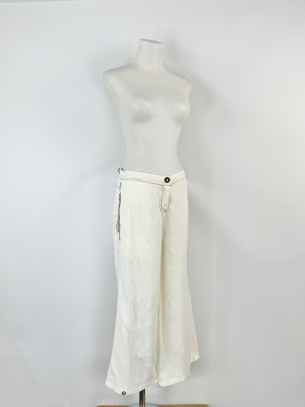 Armani Jeans Whit Linen Capris - 28
