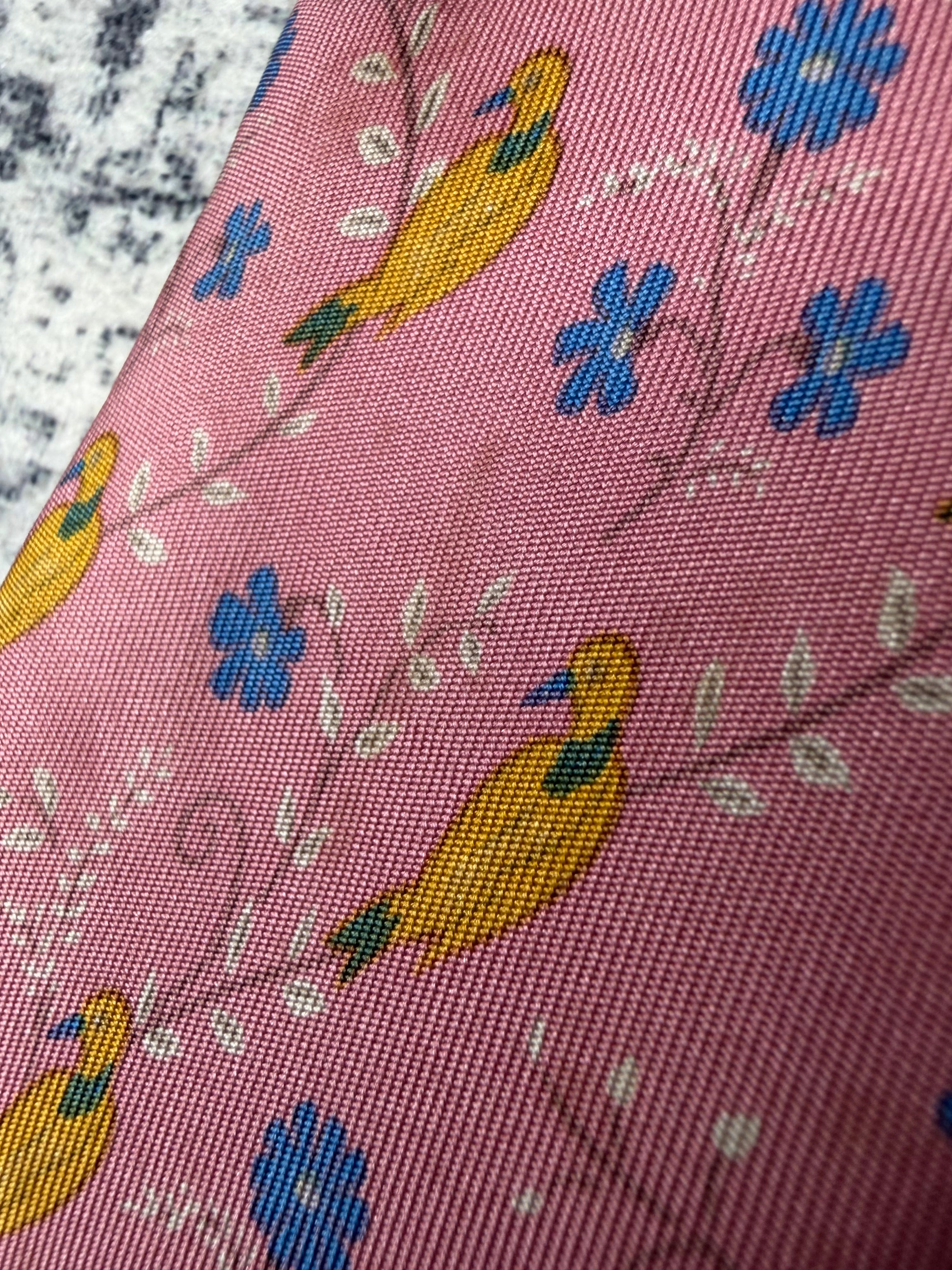 Vintage 90s Hermès Pink Silk Bird Patterned '7185' Silk Tie
