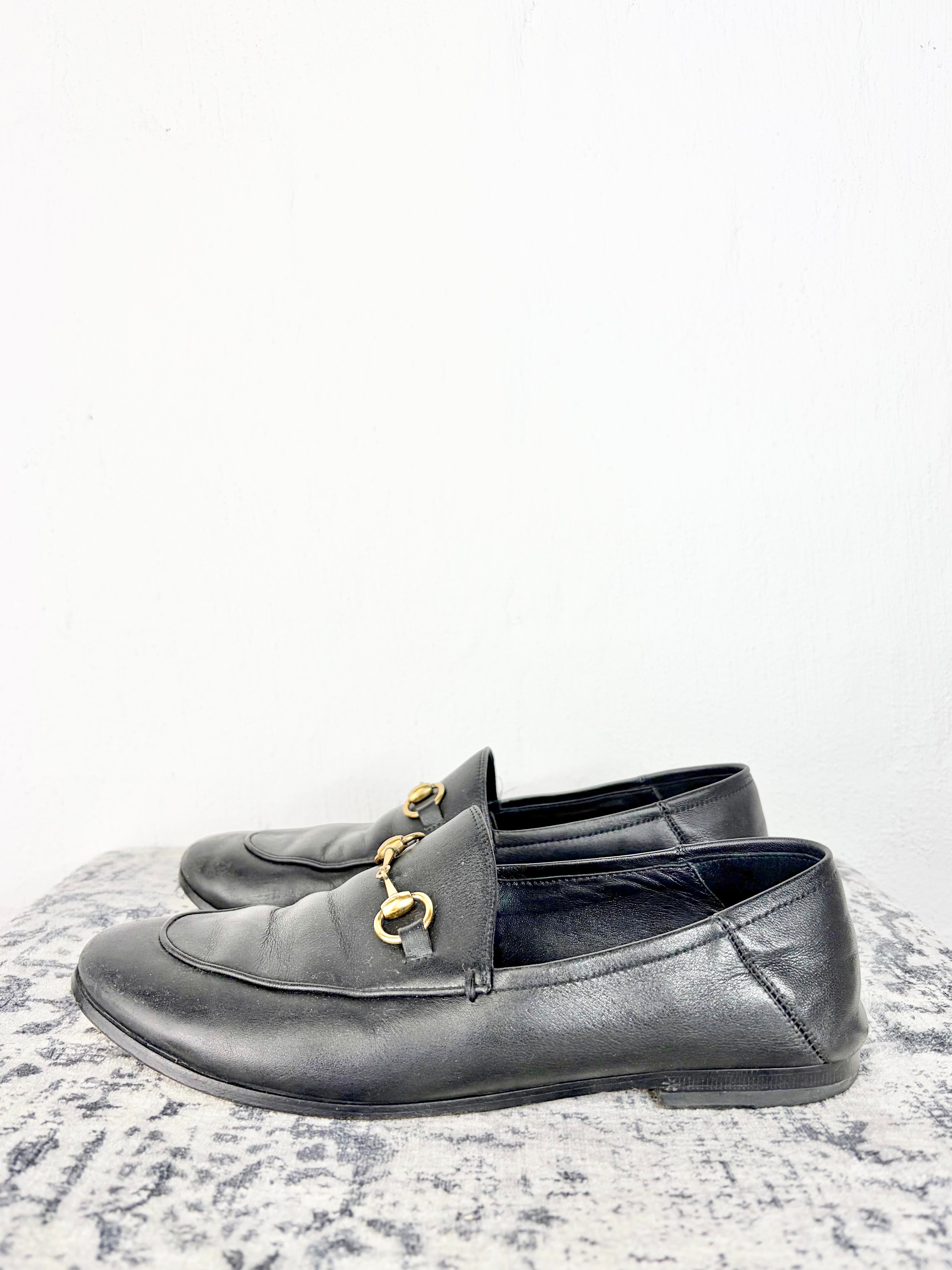 Gucci Black Leather 'Jordaan' Loafer with Gold Horsebit - EU38