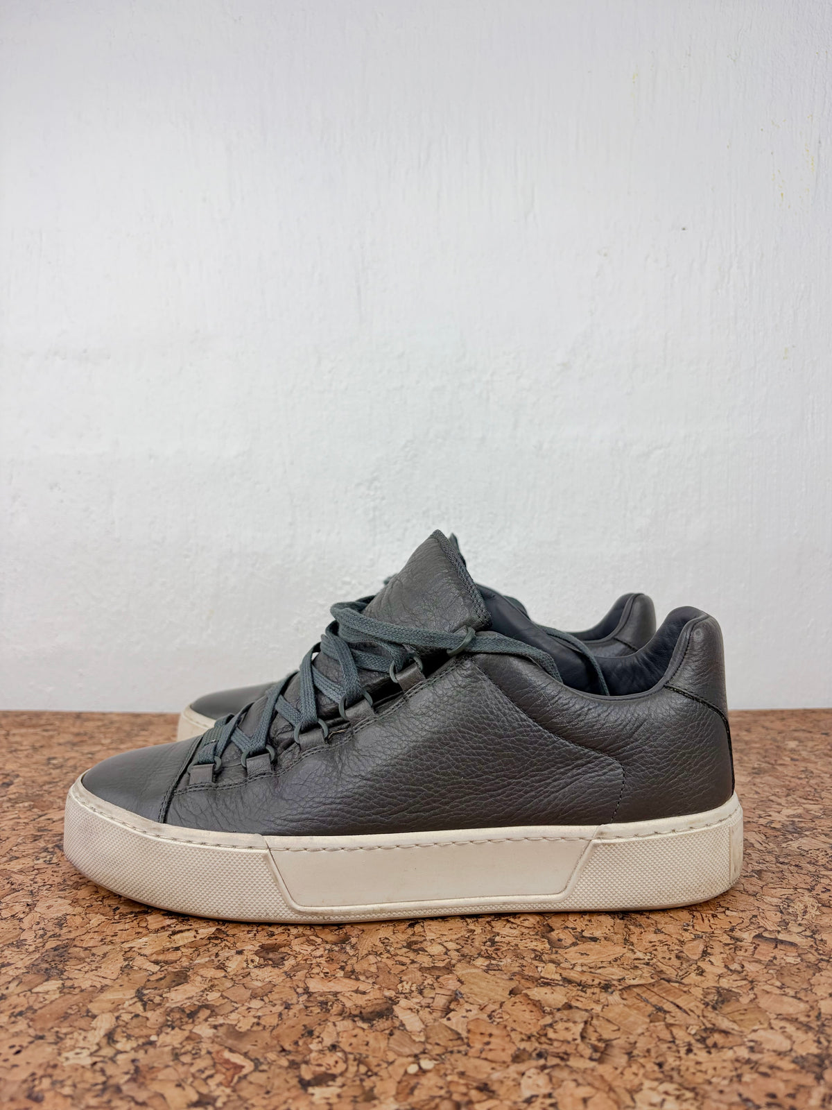 Balenciaga Dark Grey Arena Low Leather Lace Ups - EU42