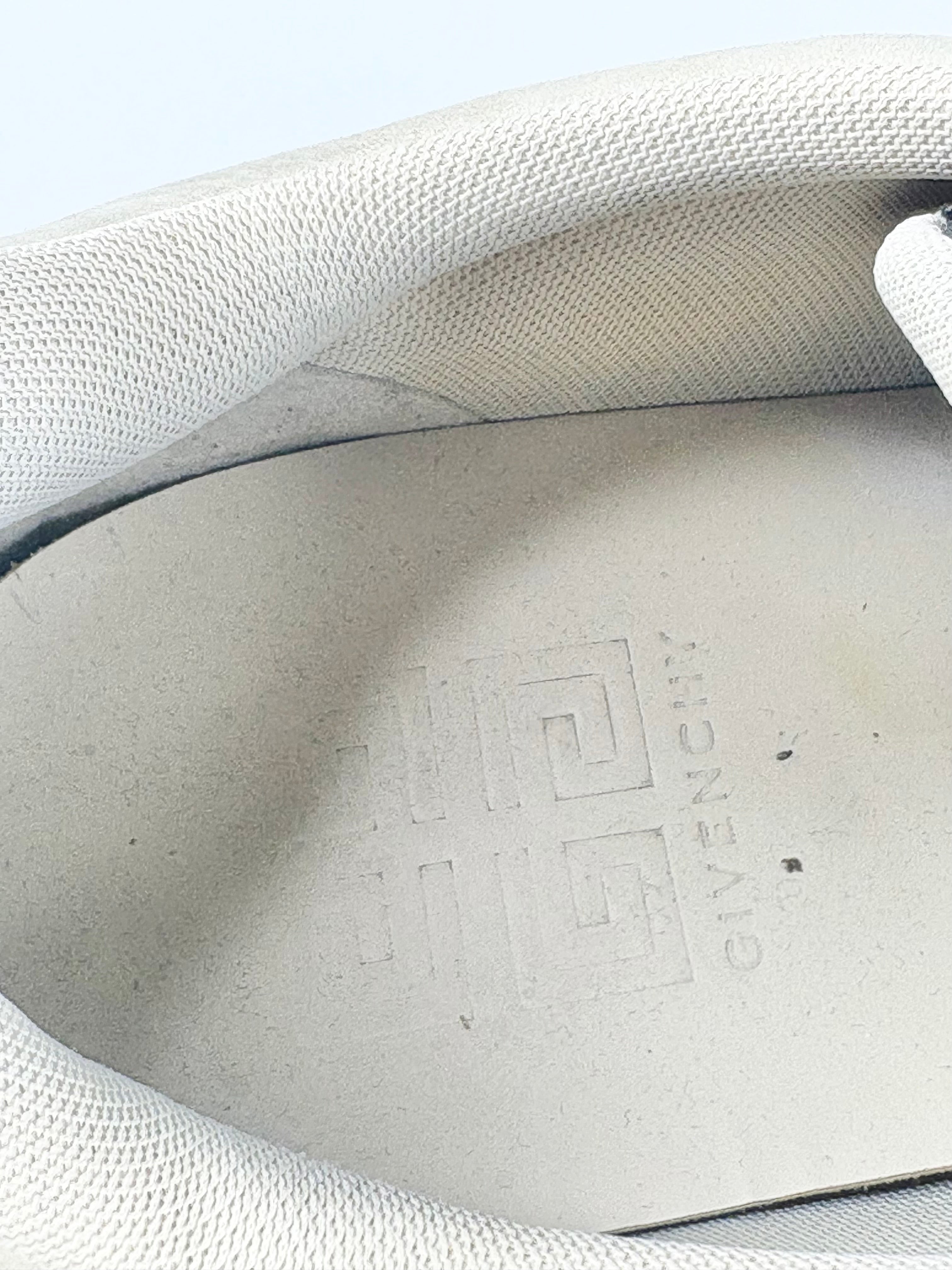 Givenchy Off-White Giv 1 Sneakers - EU43