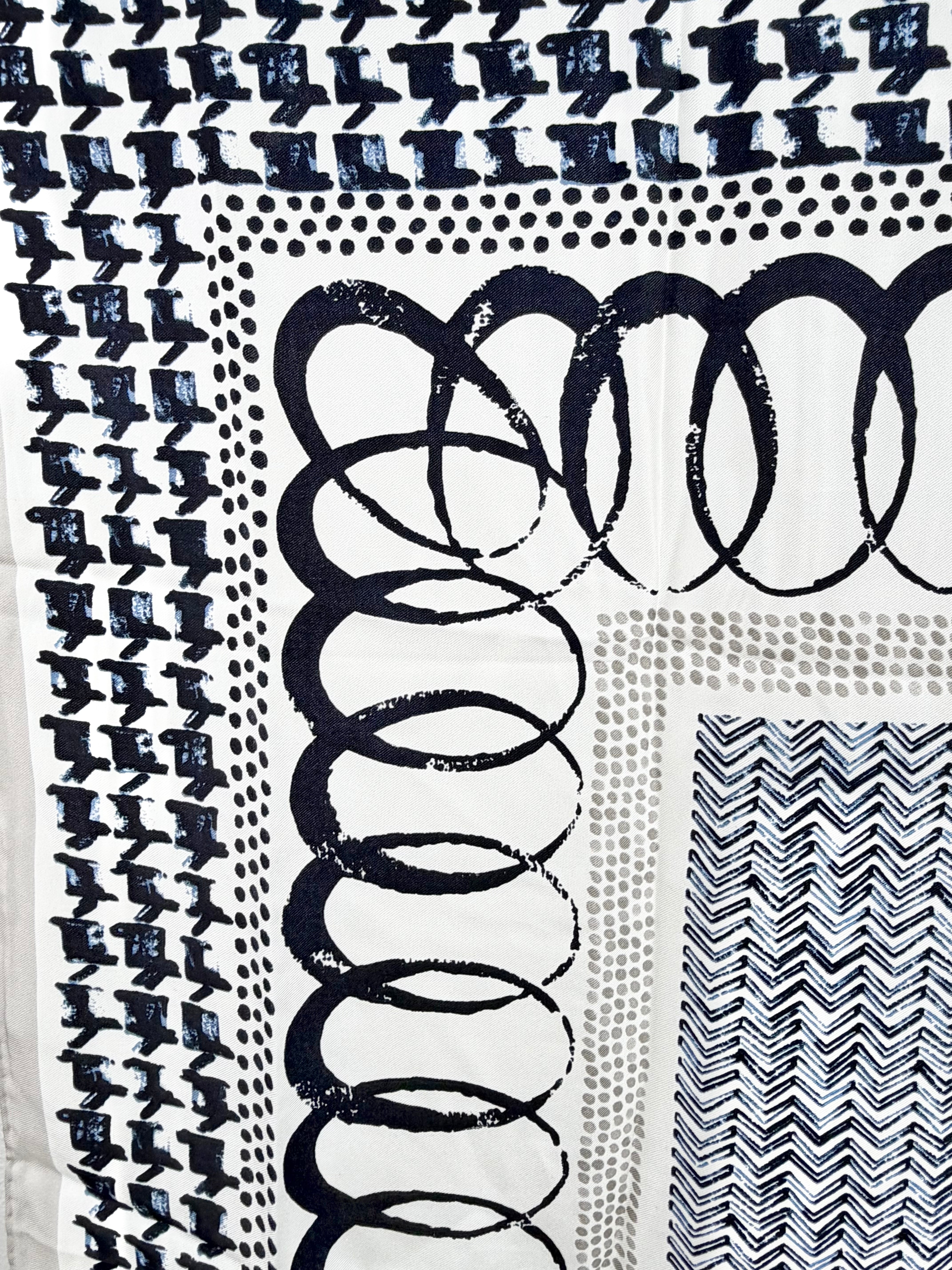 Max Mara White & Blue Houndstooth Patterned Hand-Rolled Square Silk Scarf
