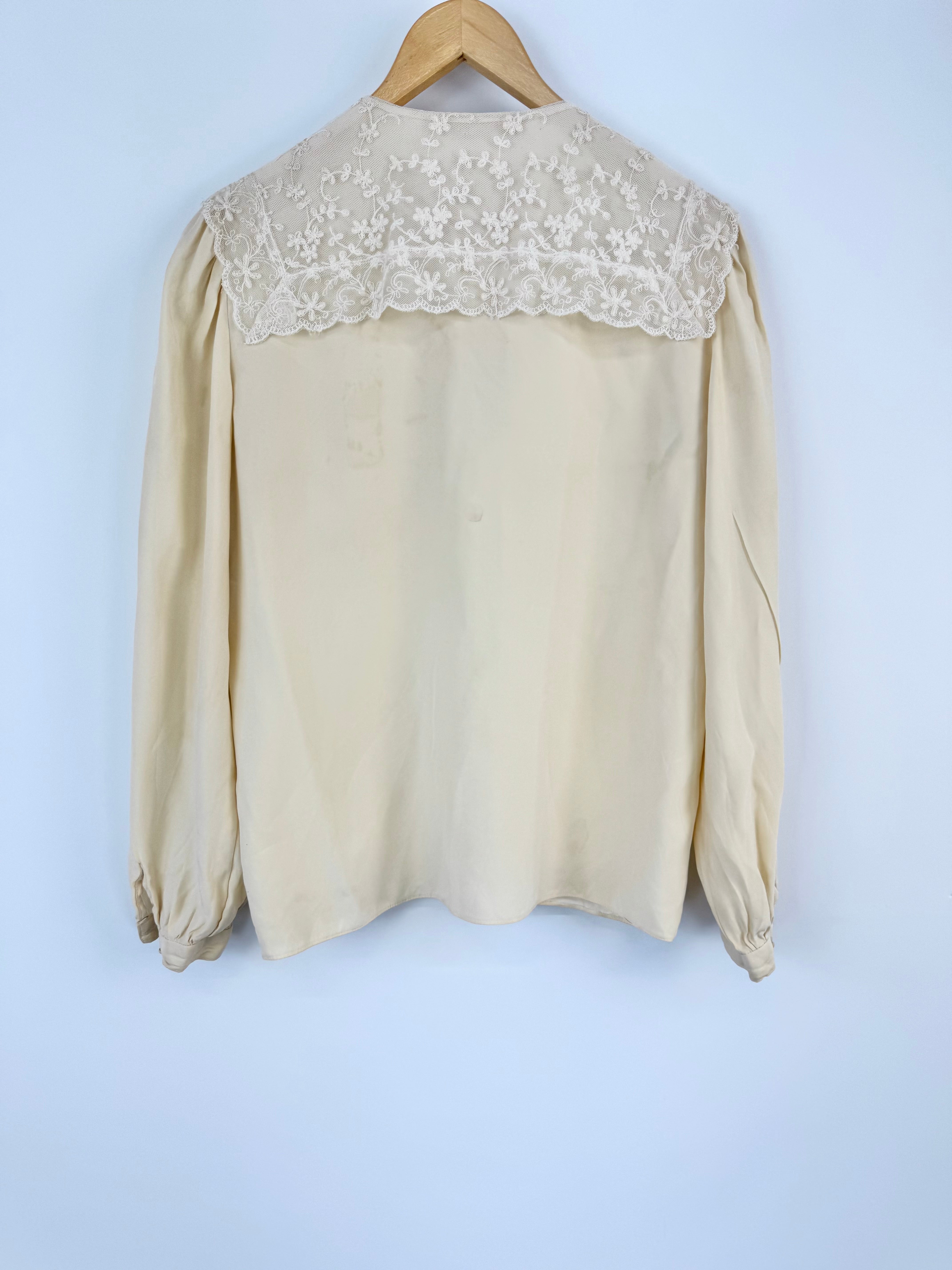 VINTAGE PRUE ACTON CREAM SILK WITH LACE COLLAR  TOP - AU6/8