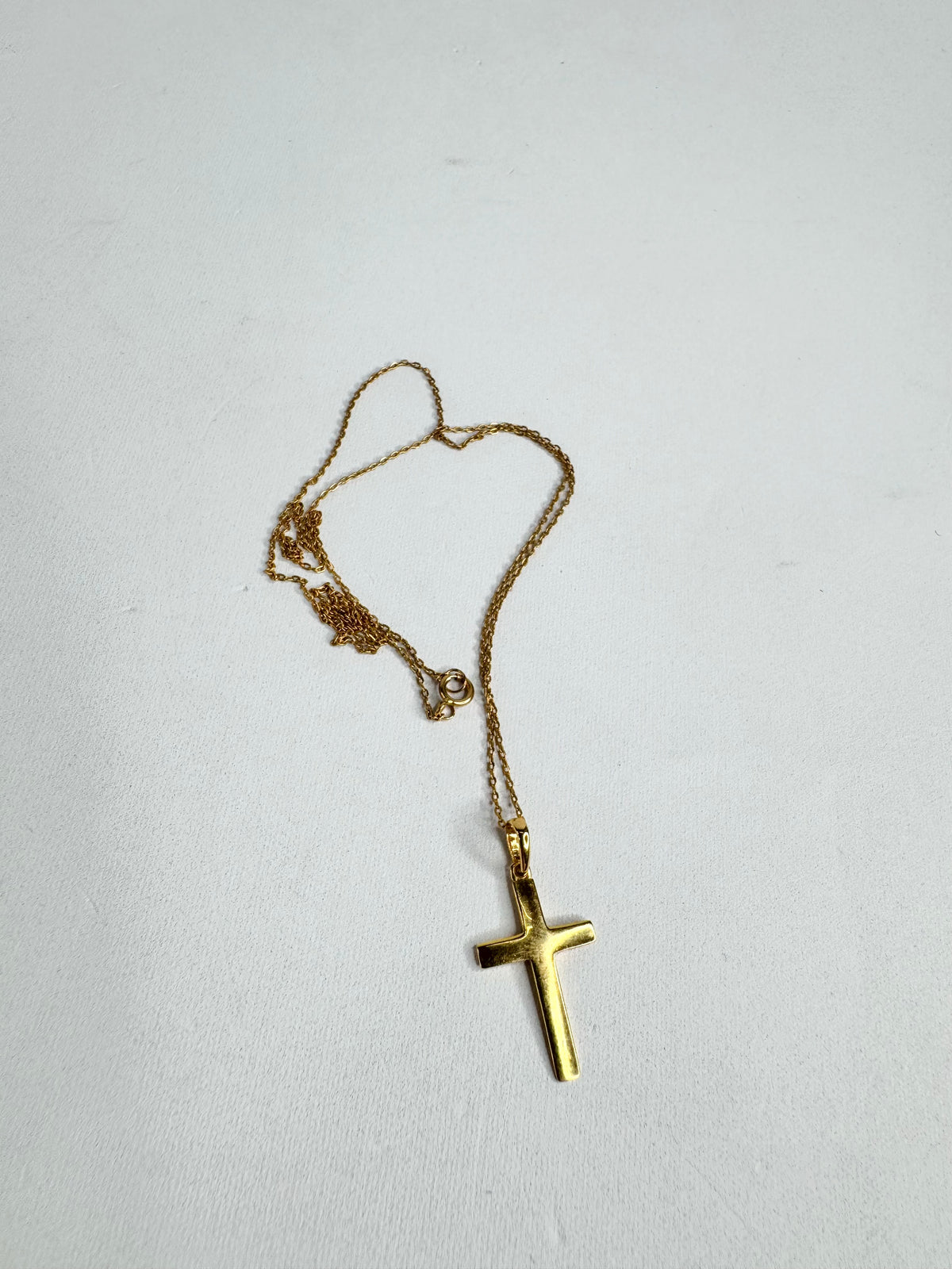 21ct Gold Crucifix & Necklace & 9ct Clasp