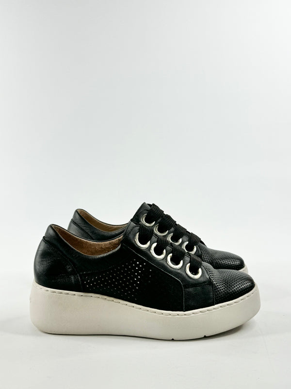 Wonders Fly Black Perforated Leather Lace Ups - EU37