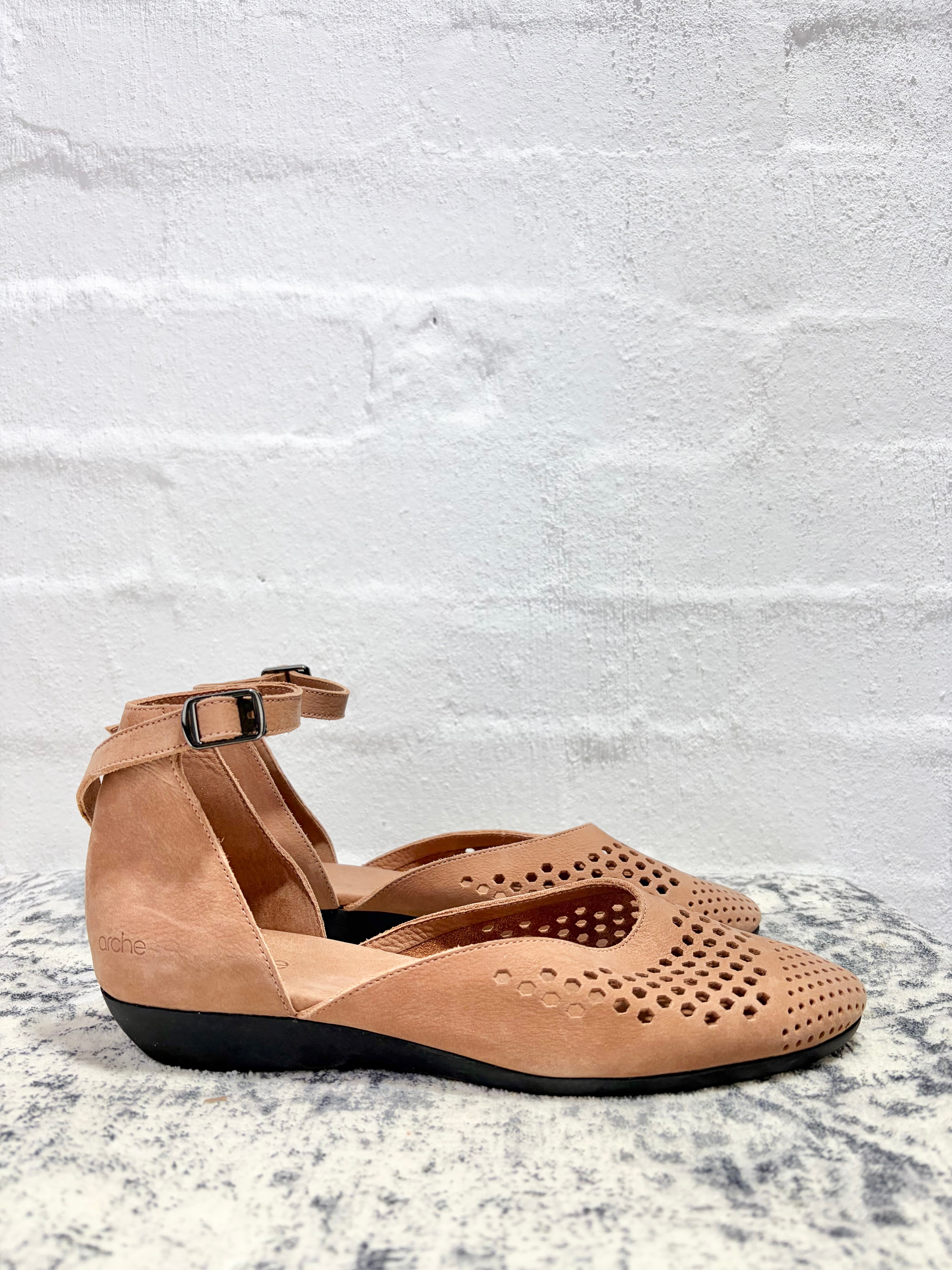 Arche Beige Lazercut Mary-Janes - EU40