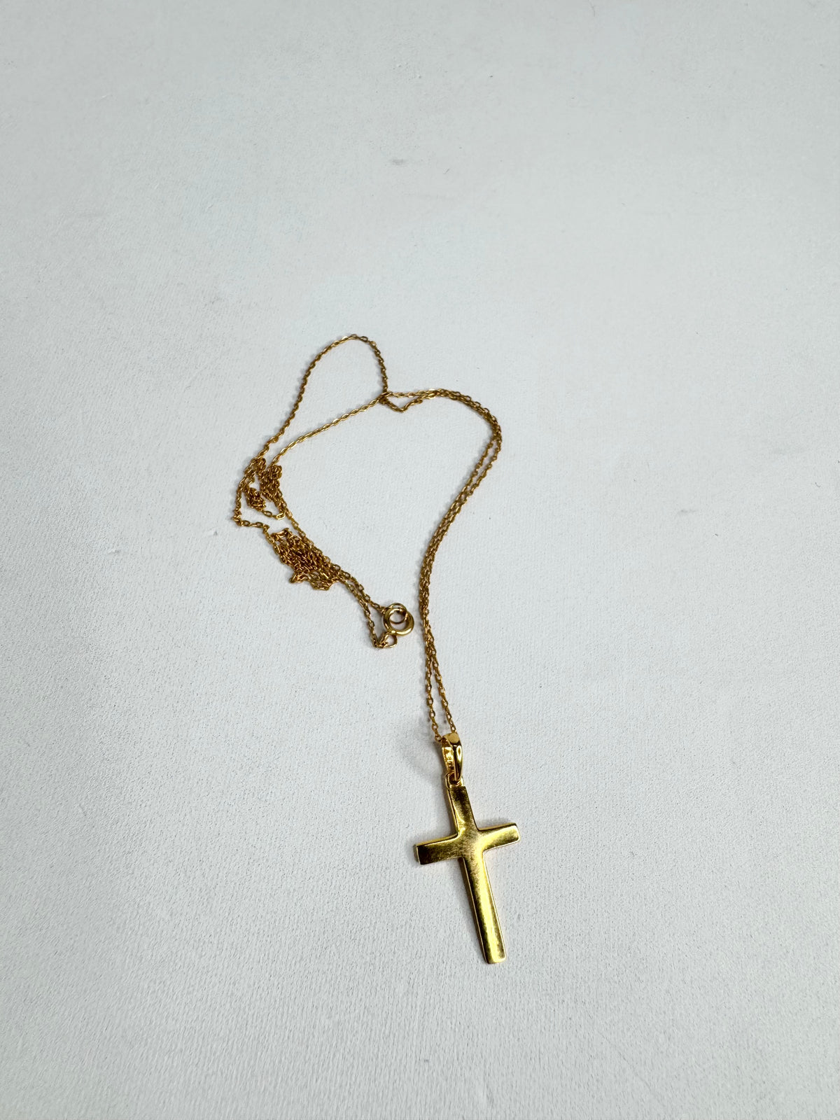 21ct Gold Crucifix & Necklace & 9ct Clasp