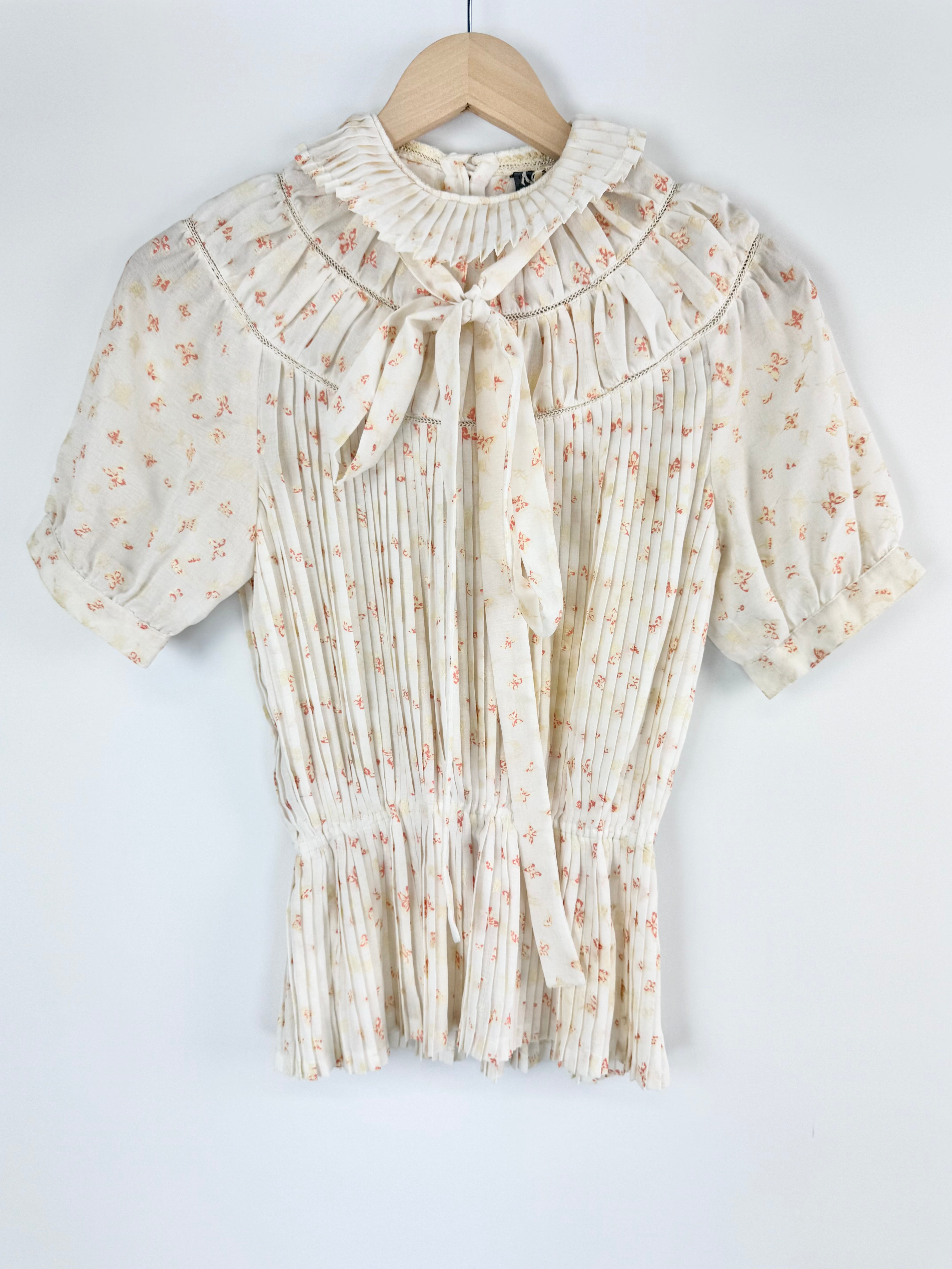 Rae Ganim Peach and Cream Floral Pleated Short Sleeve Blouse - AU8