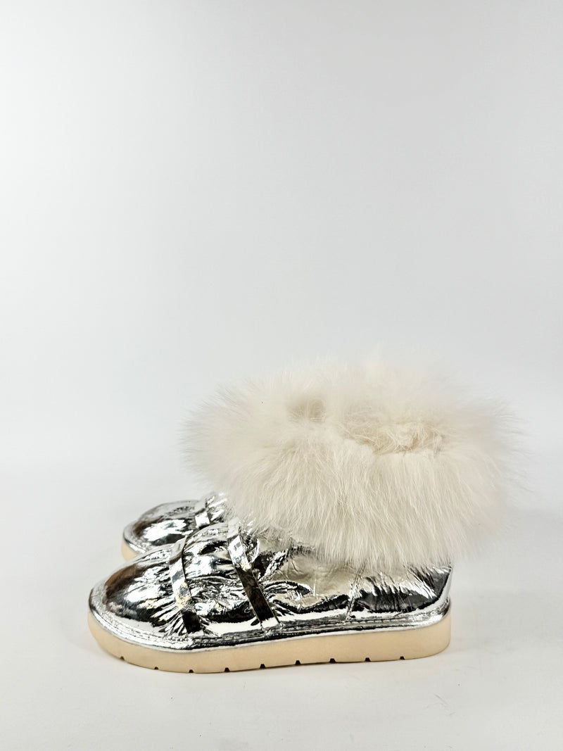 Runway Secrets Metallic Silver Fur Embellished Fleece Lined 'Fiona' Boots - EU36