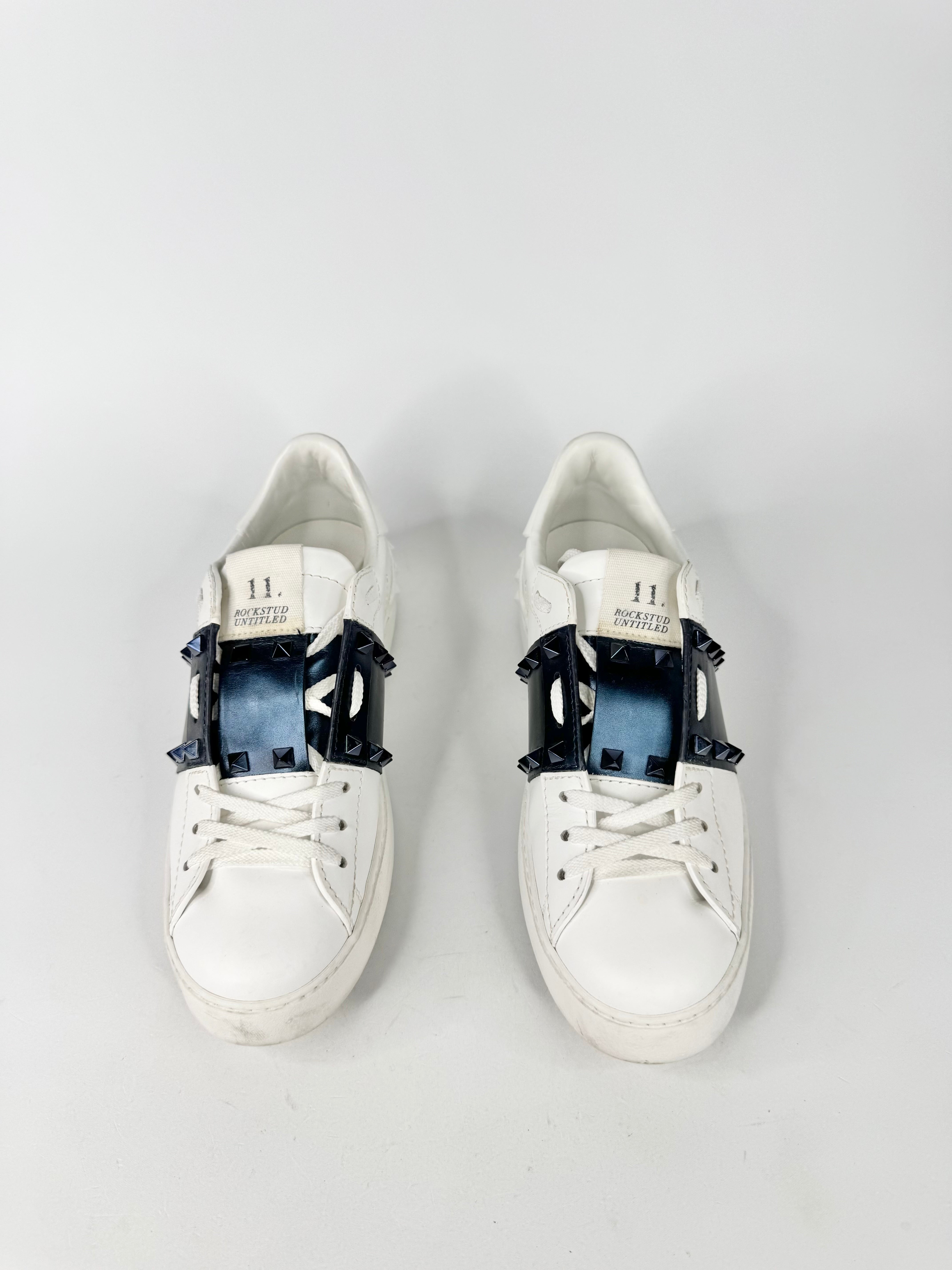 Valentino Gravani White & Metallic Blue ‘Untitled’ Rockstud Sneakers - EU39