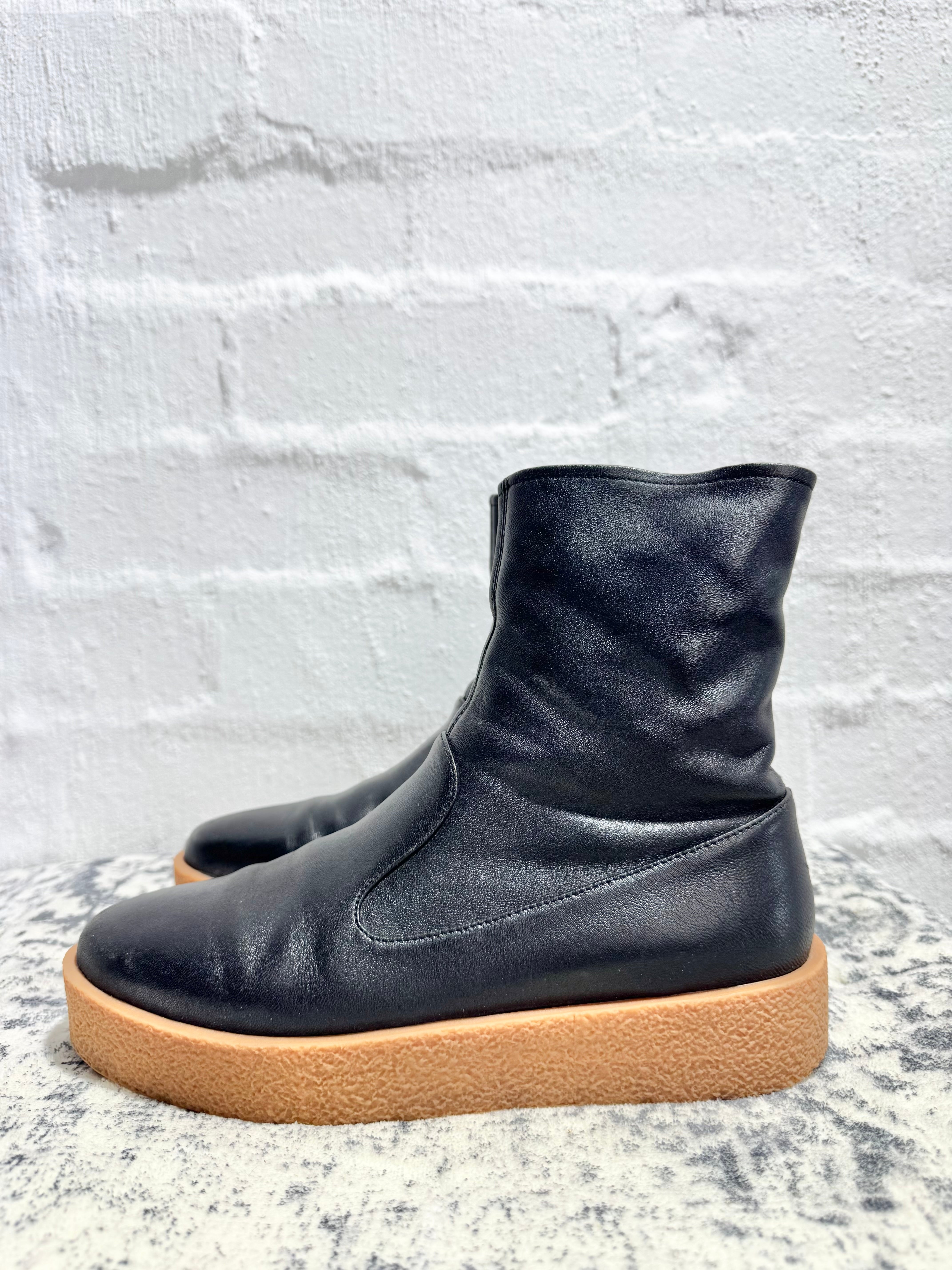 Radical Yes! Black& Tan Platform Boots - EU38