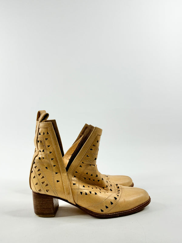 Jfahri Mustard Yellow 'Nic Cut' Boots - EU38