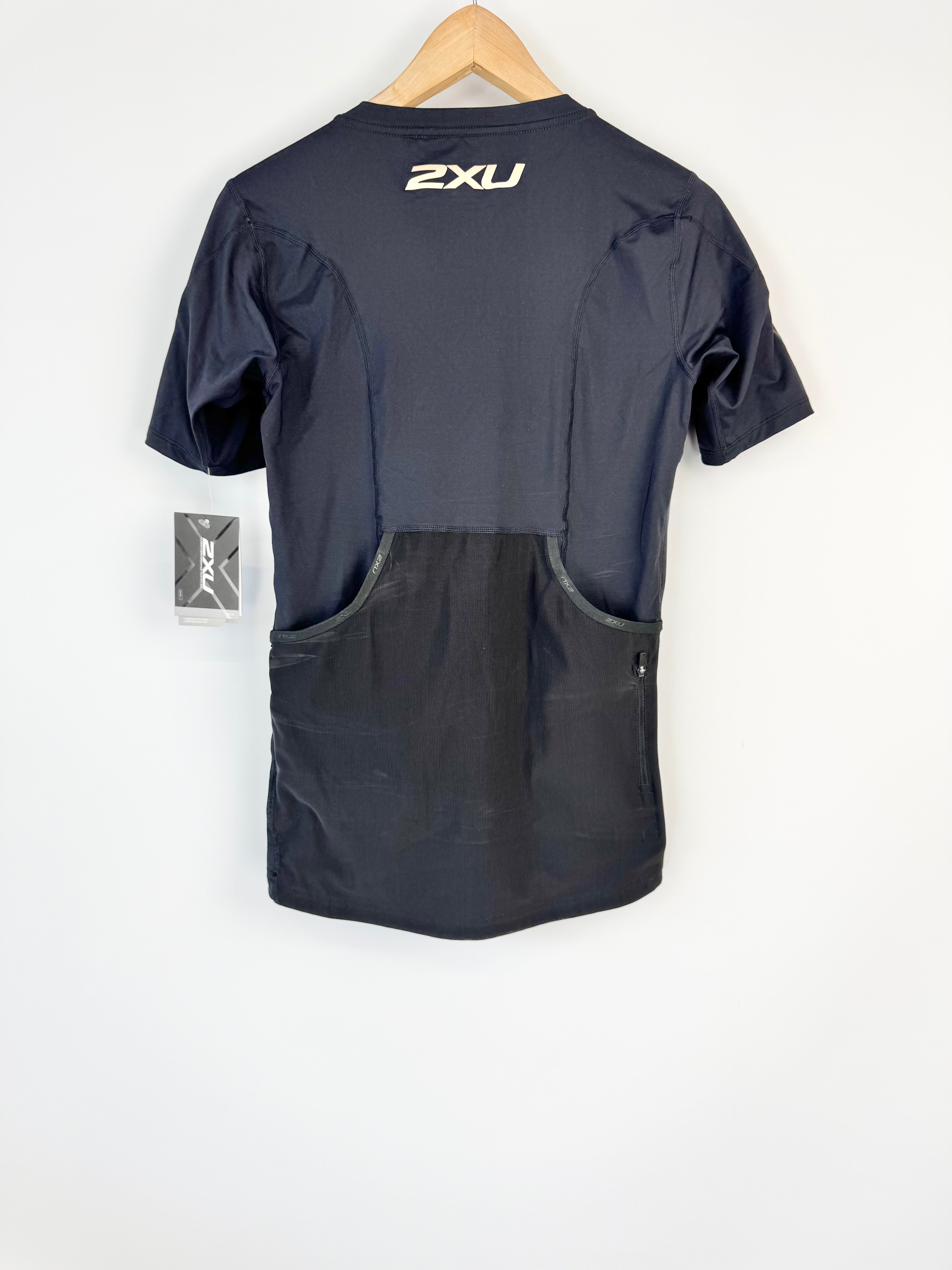 2XU Black 'Multifusion Compr. Top' Black Top NWT - M