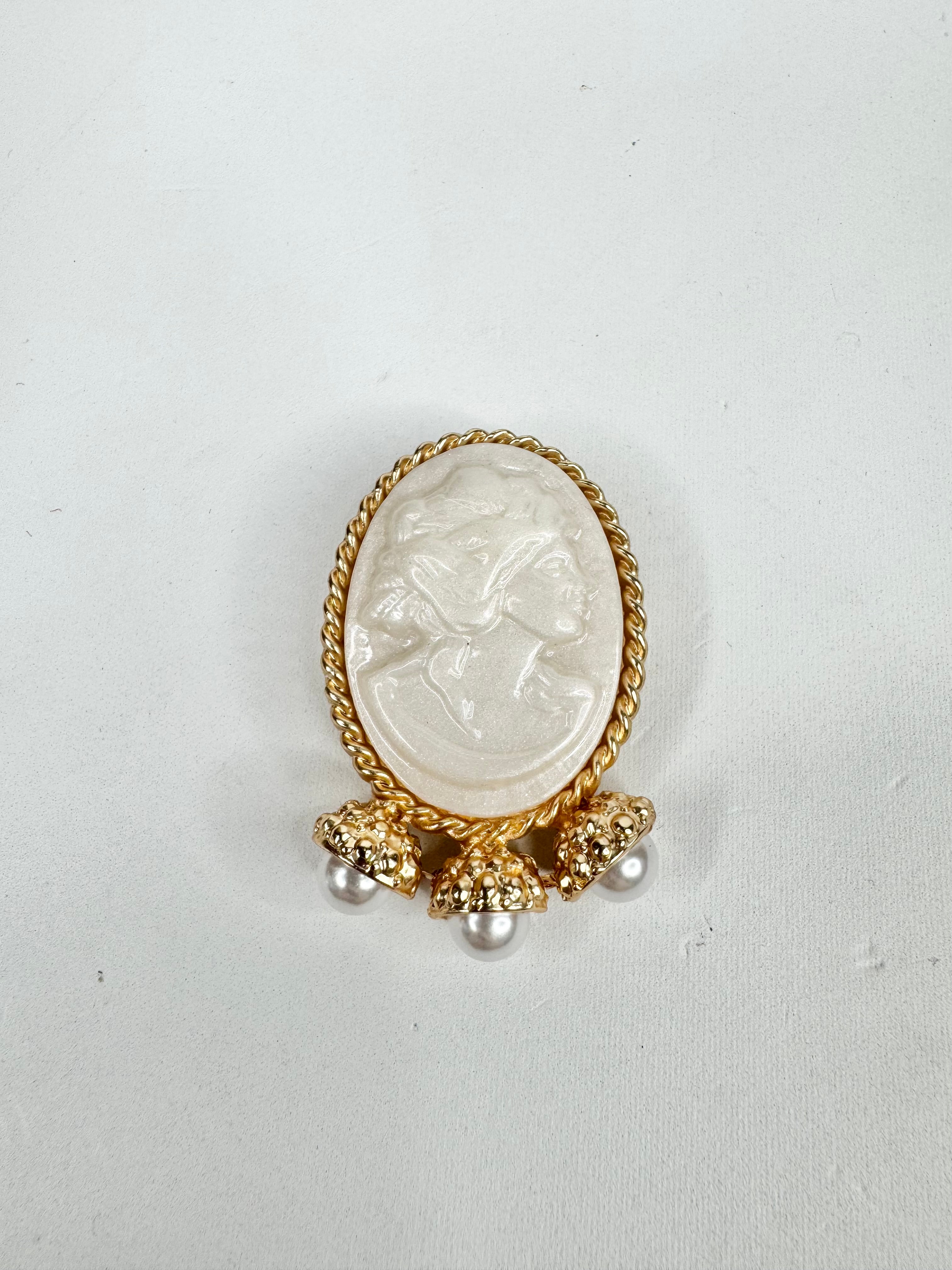 MFW Costume Jewellery Cameo Brooch