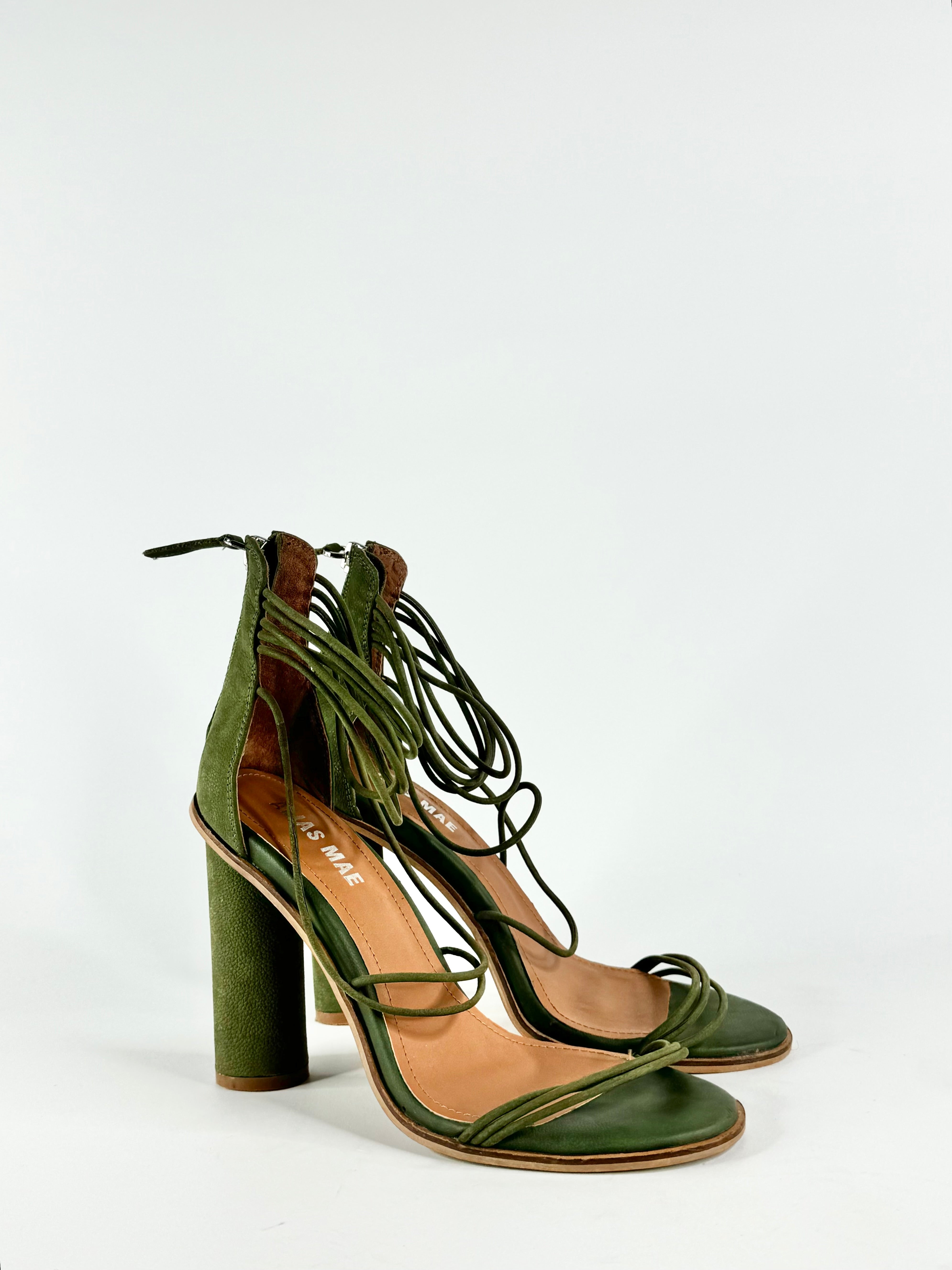 Crocodile green leather pumps with black laces and a zipper, displayed against a white background.