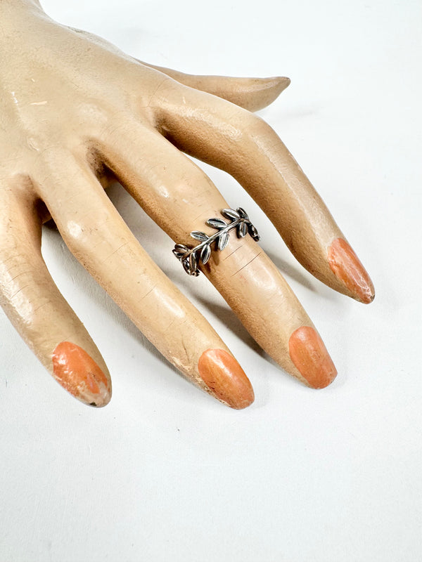 Pandora Laurel Leaf Ring