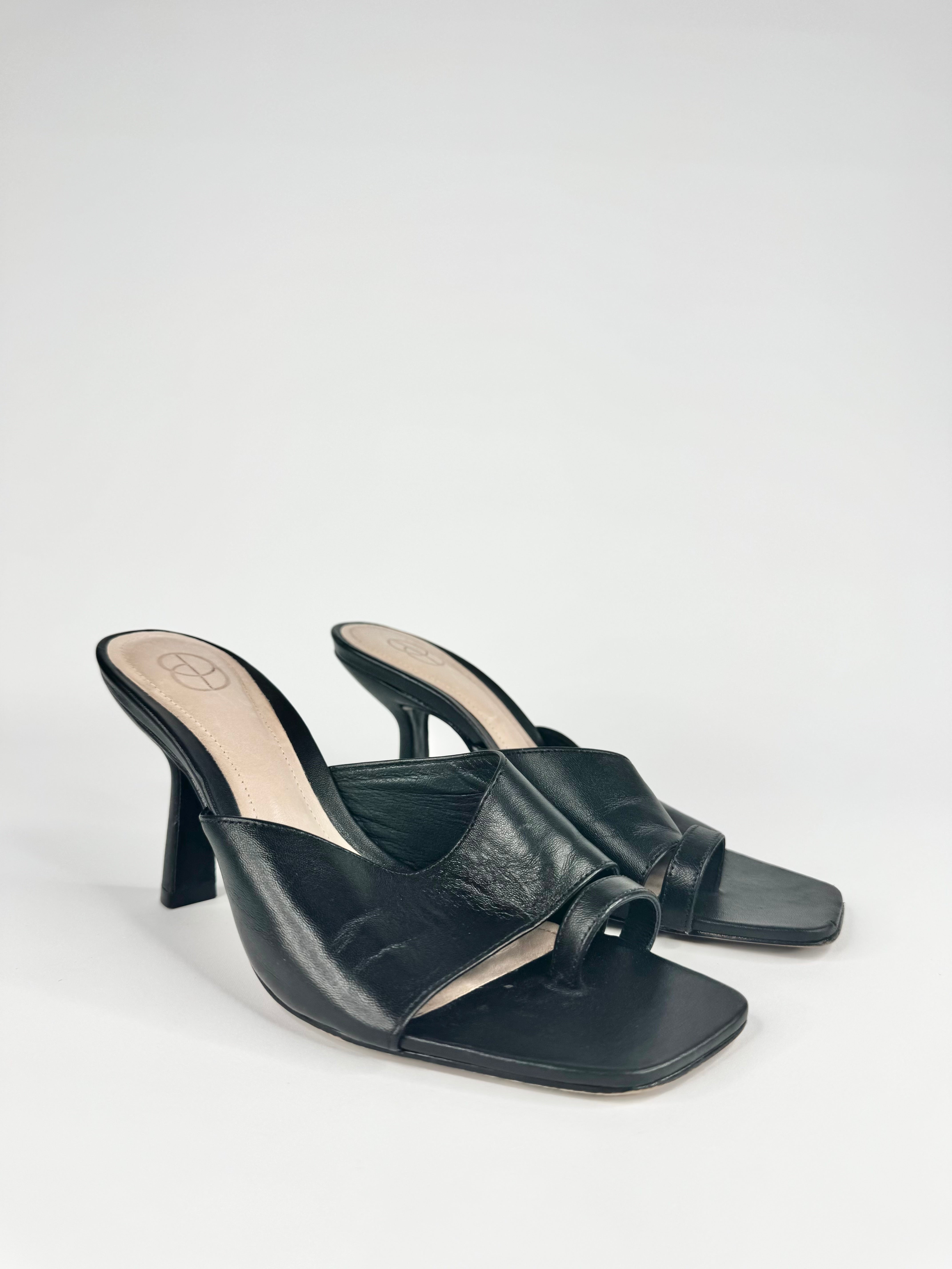 Porte & Paire Black Minimalist Open Toe Pants - EU36.5