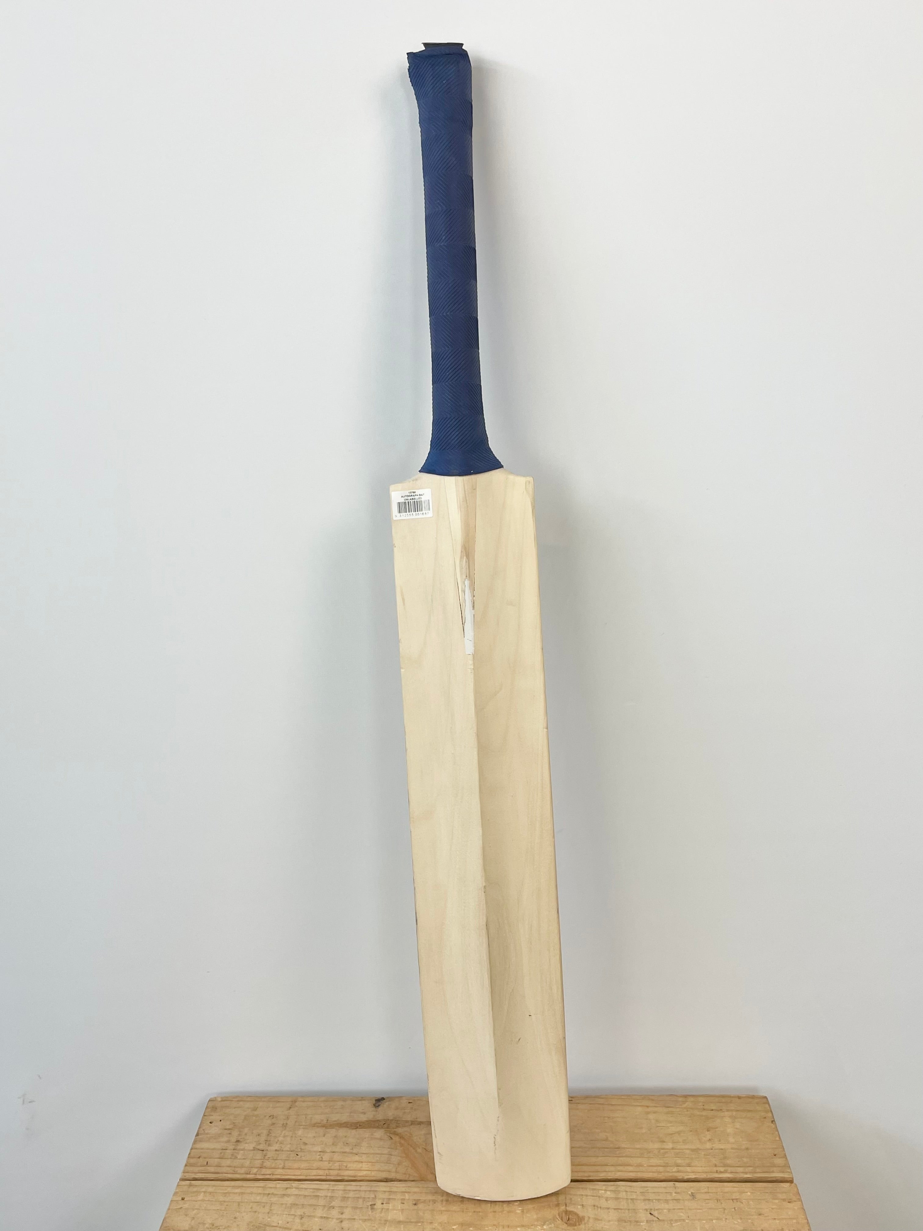 Signed Victorian Bushrangers 2016-17 Season Cricket Bat