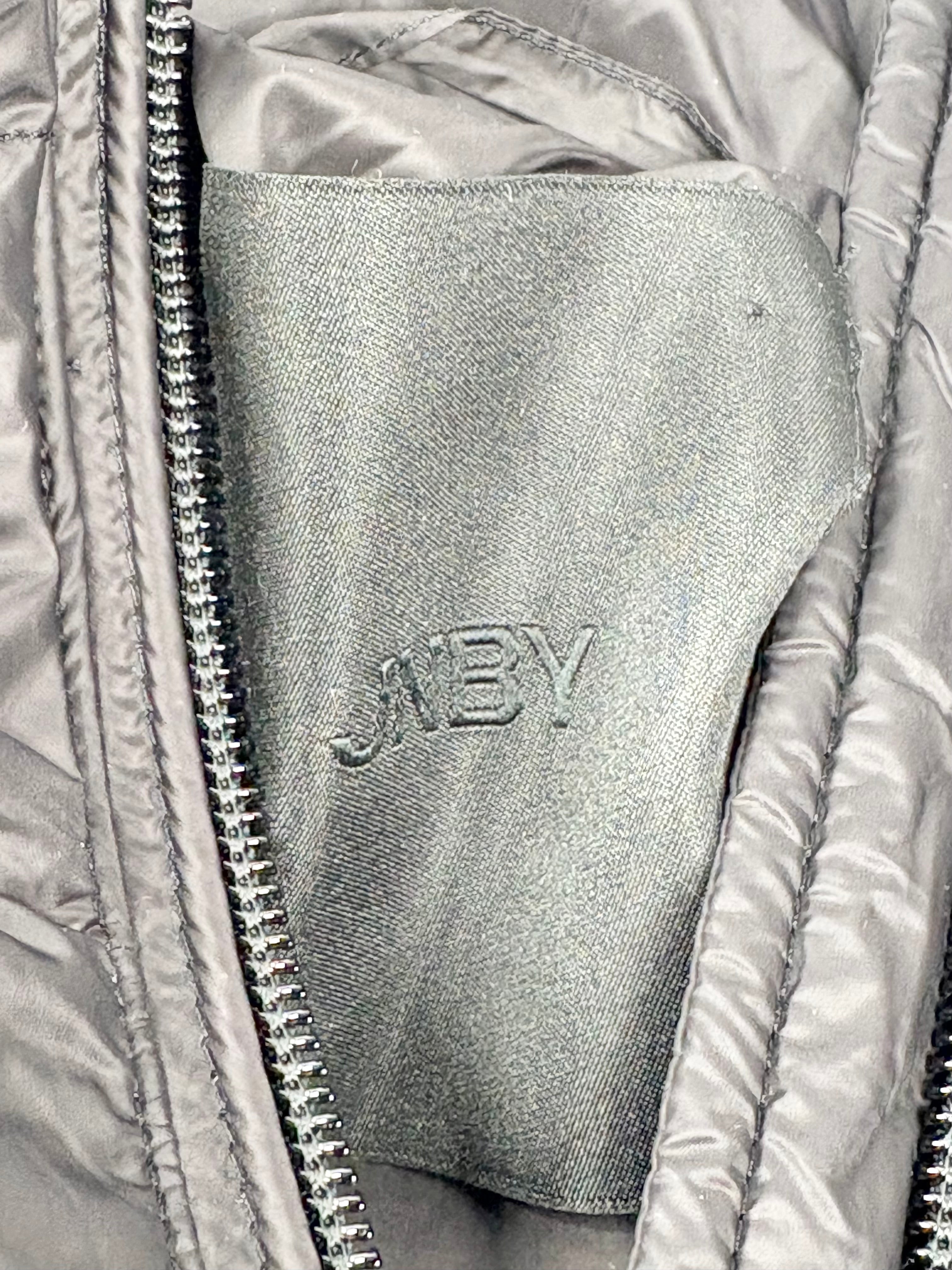 JNBY Black Cropped Down-Filled Hooded Jacket - AU8