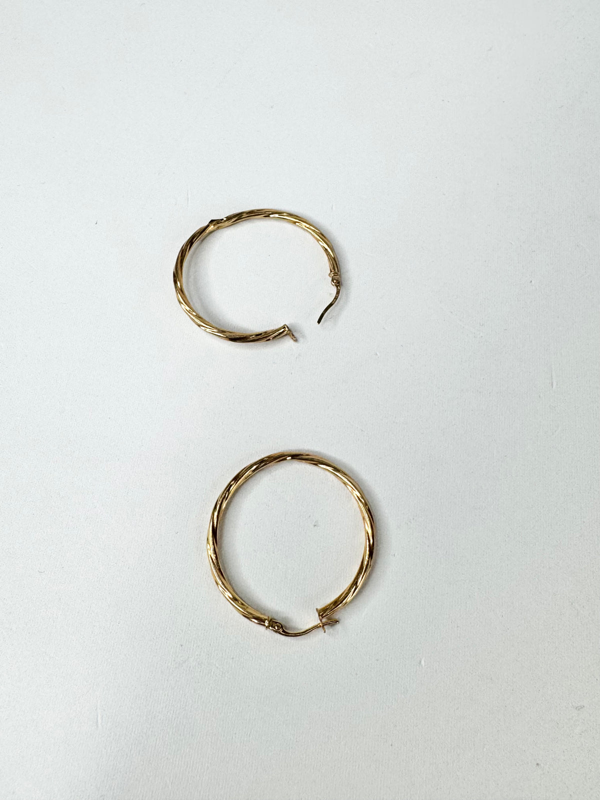 9ct Medium Twisted Hoop Earrings