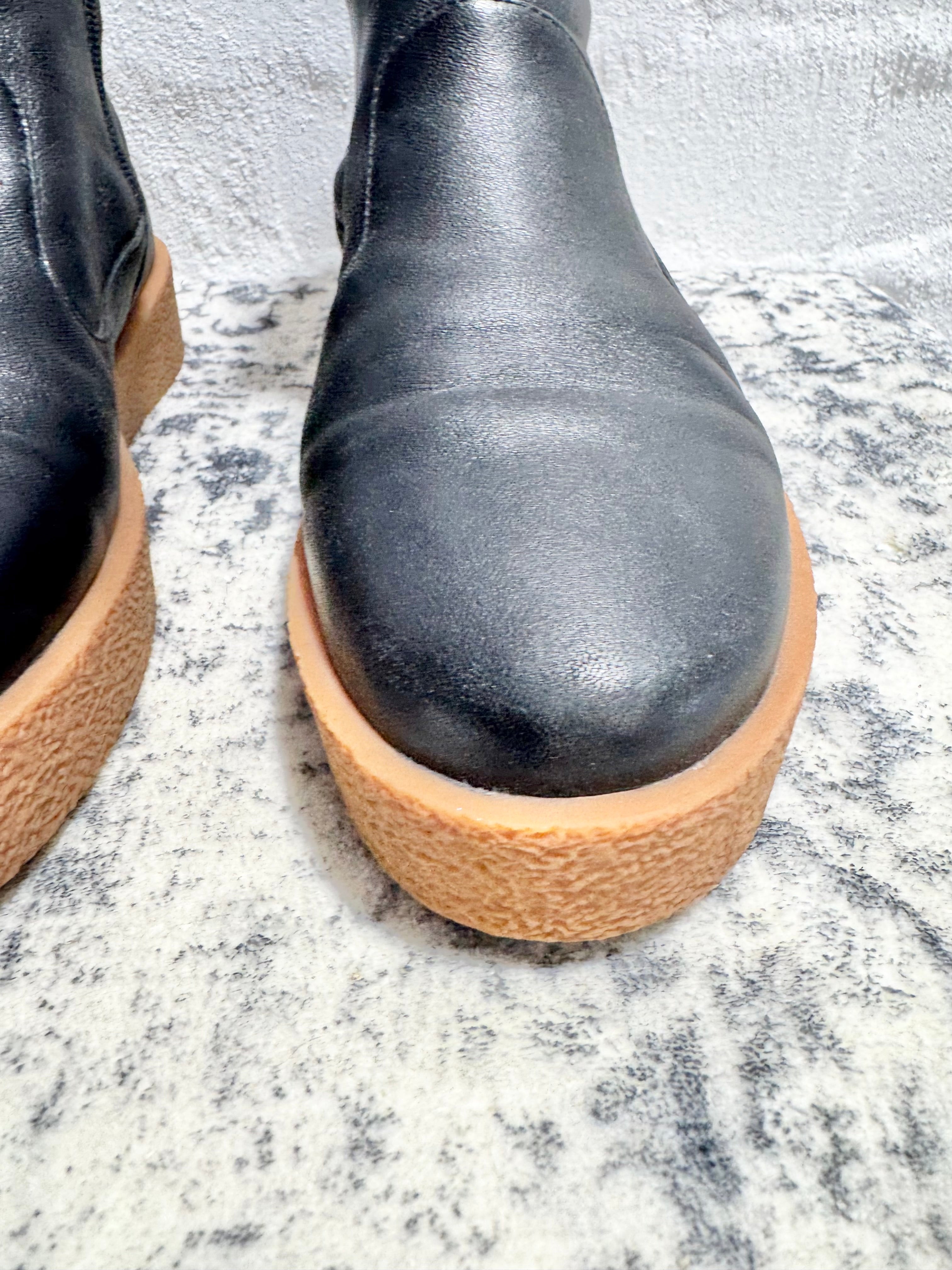 Radical Yes! Black& Tan Platform Boots - EU38
