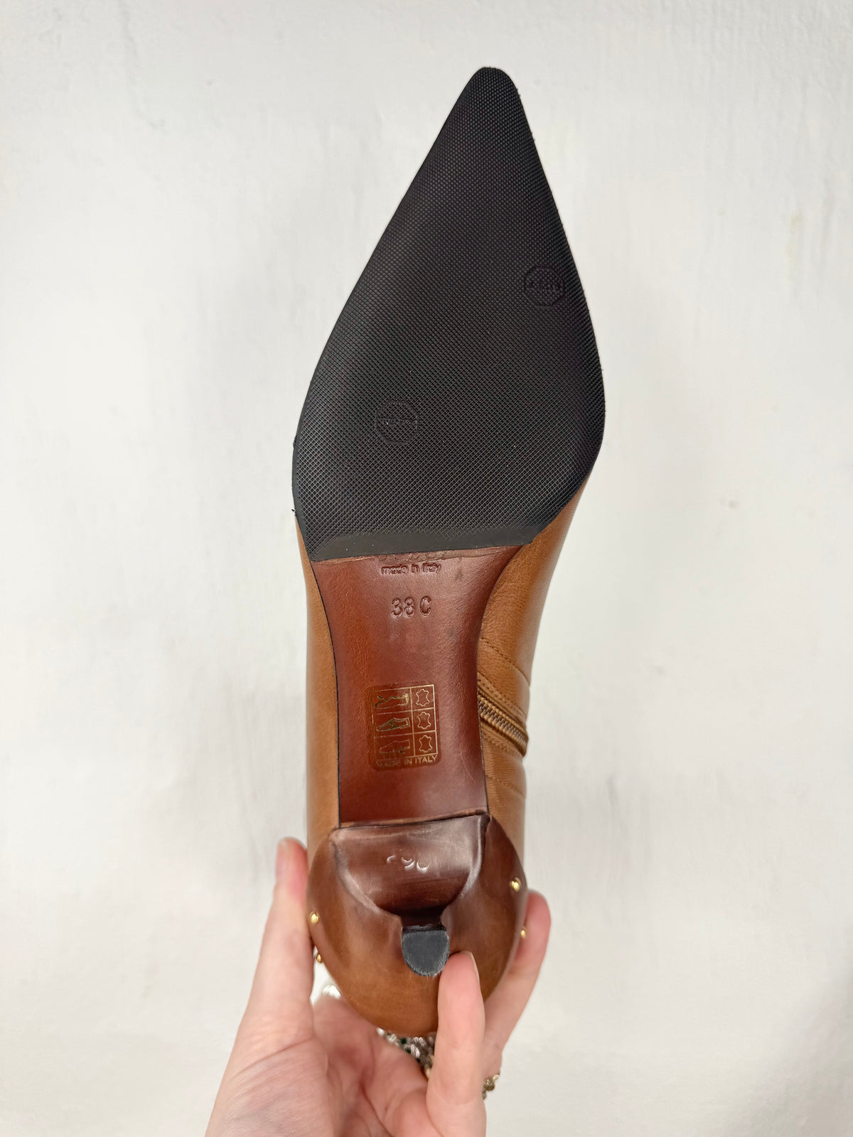 Gucci Tom Ford Era 2003 Sleek Tan Kitten Heel Ankle Boots - EU38