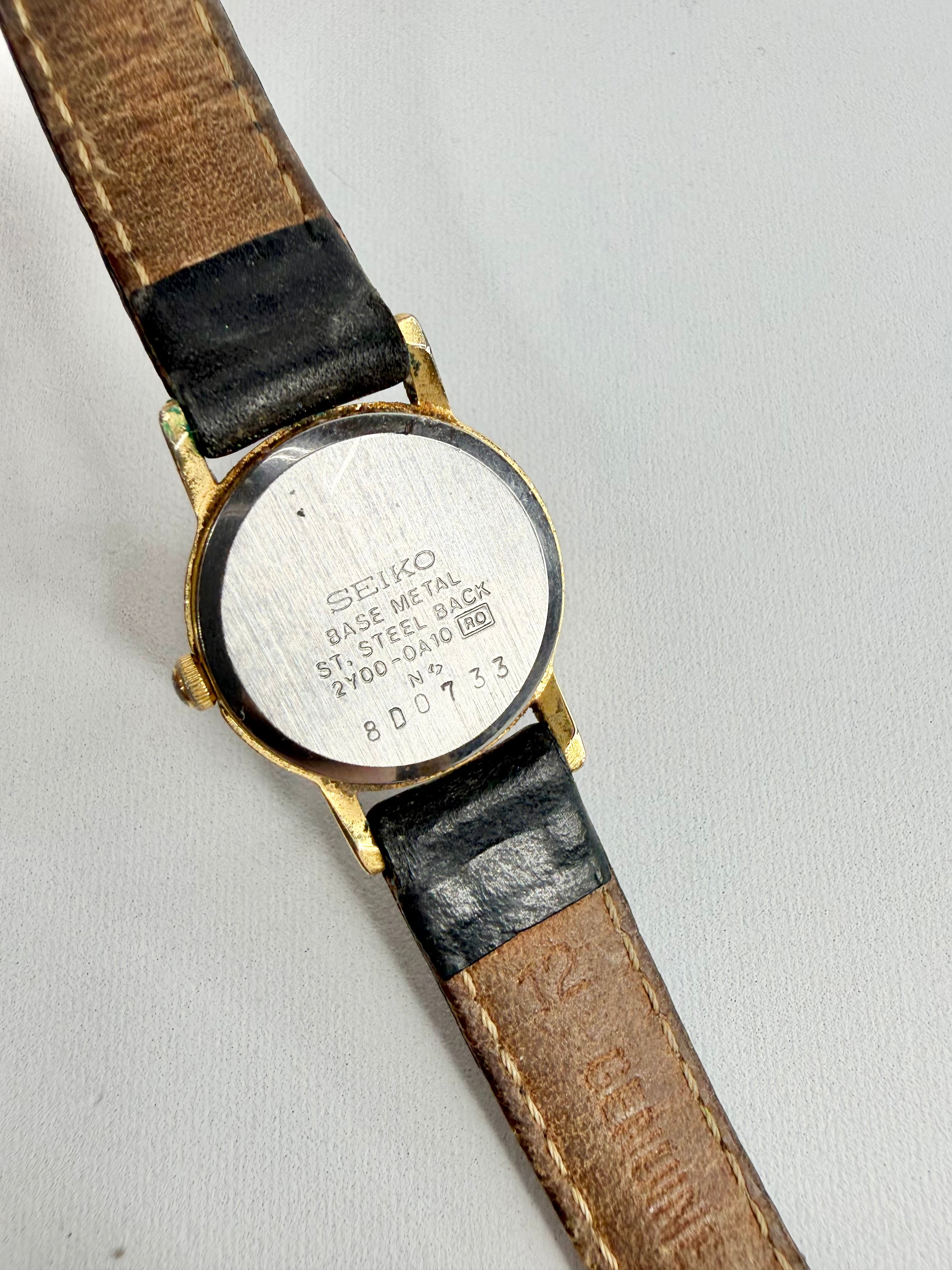 Vintage Seiko Gold Tone Roman Numeral 2Y00-0A10 Watch