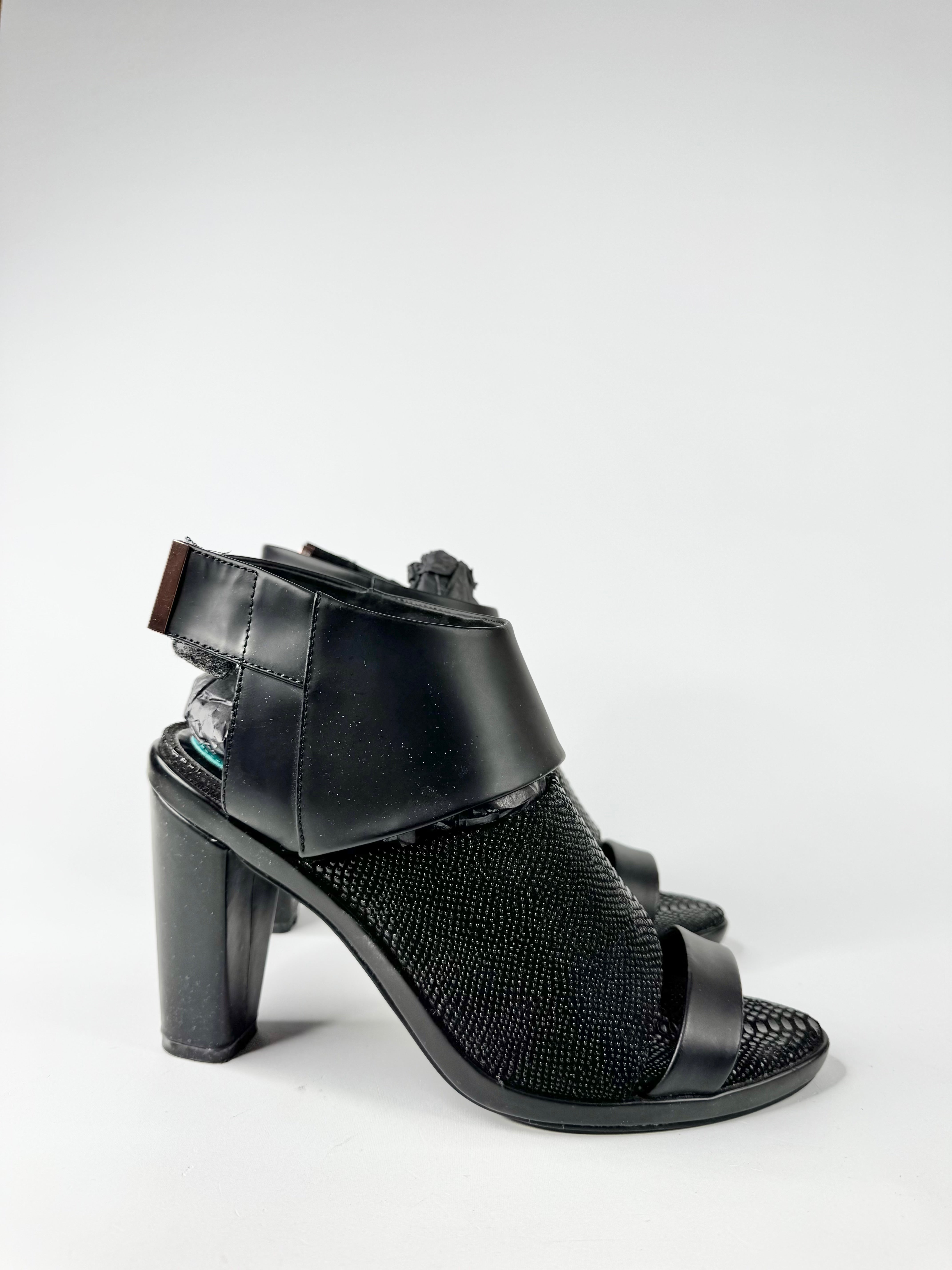 Ginger & Smart Black 'Odessy' Heeled Sandals - EU40