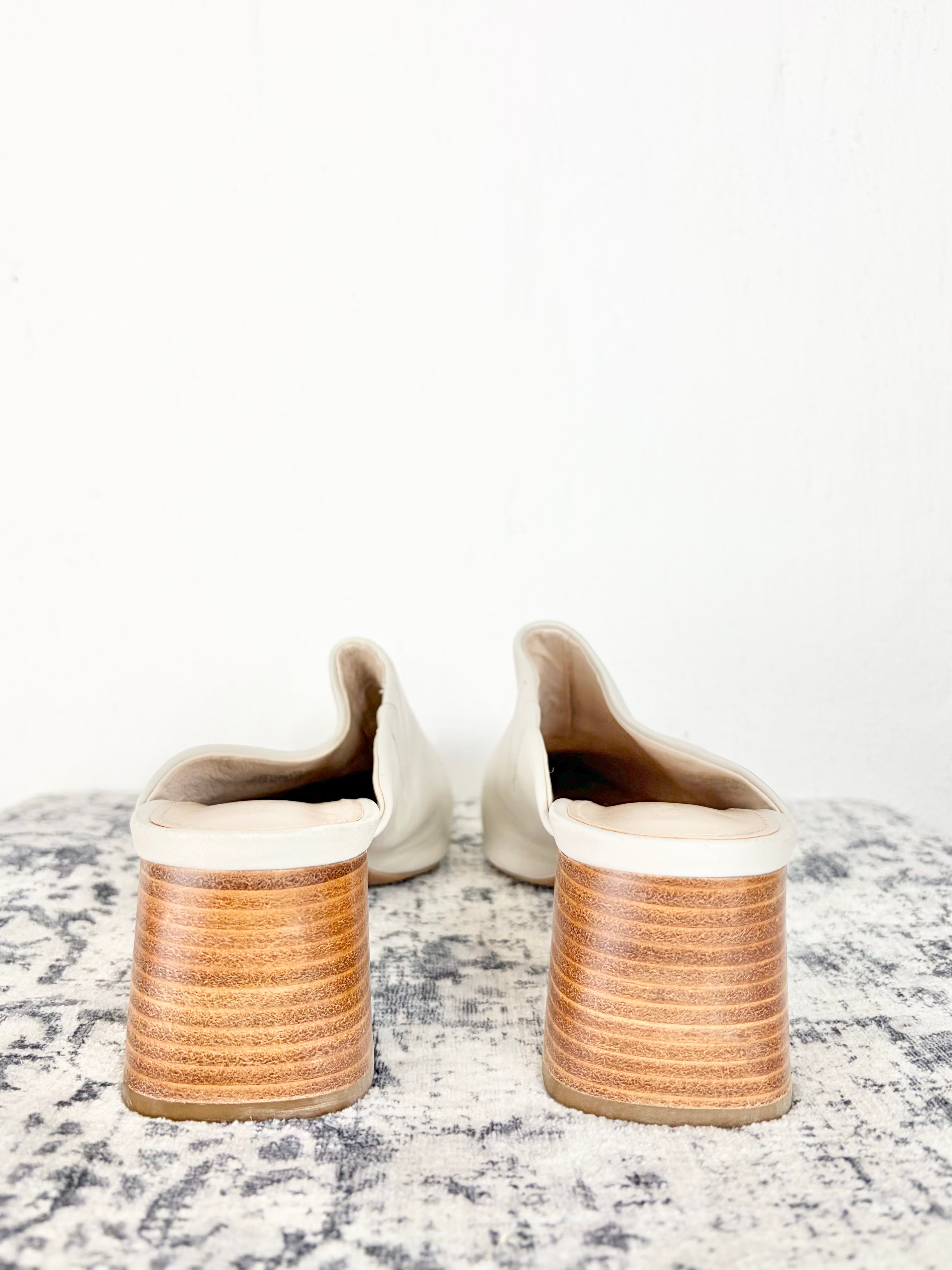 Isabella Anselmi Bone Mules - EU39