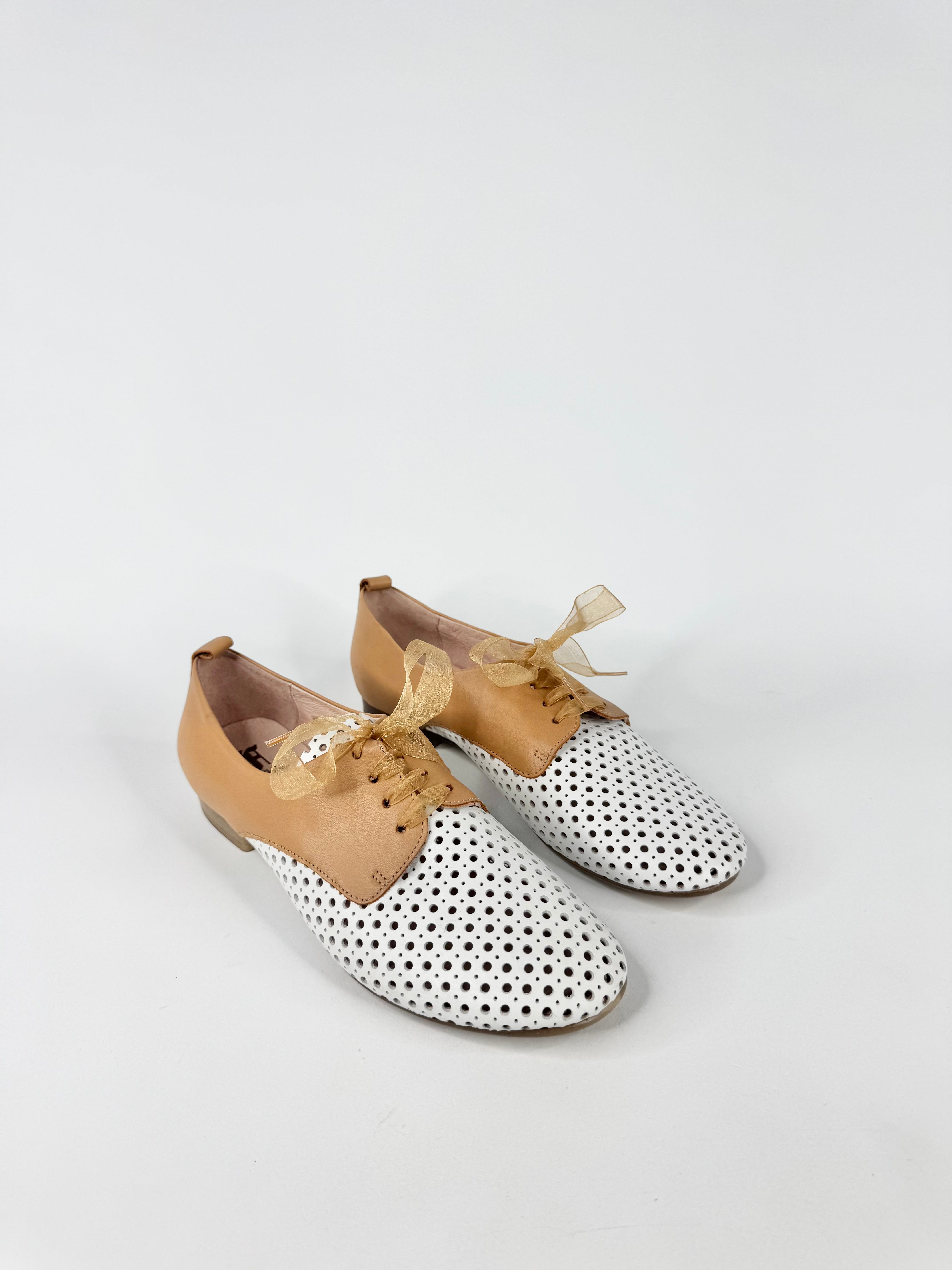 Funchal Lady Tan & White Lace Ups - EU38
