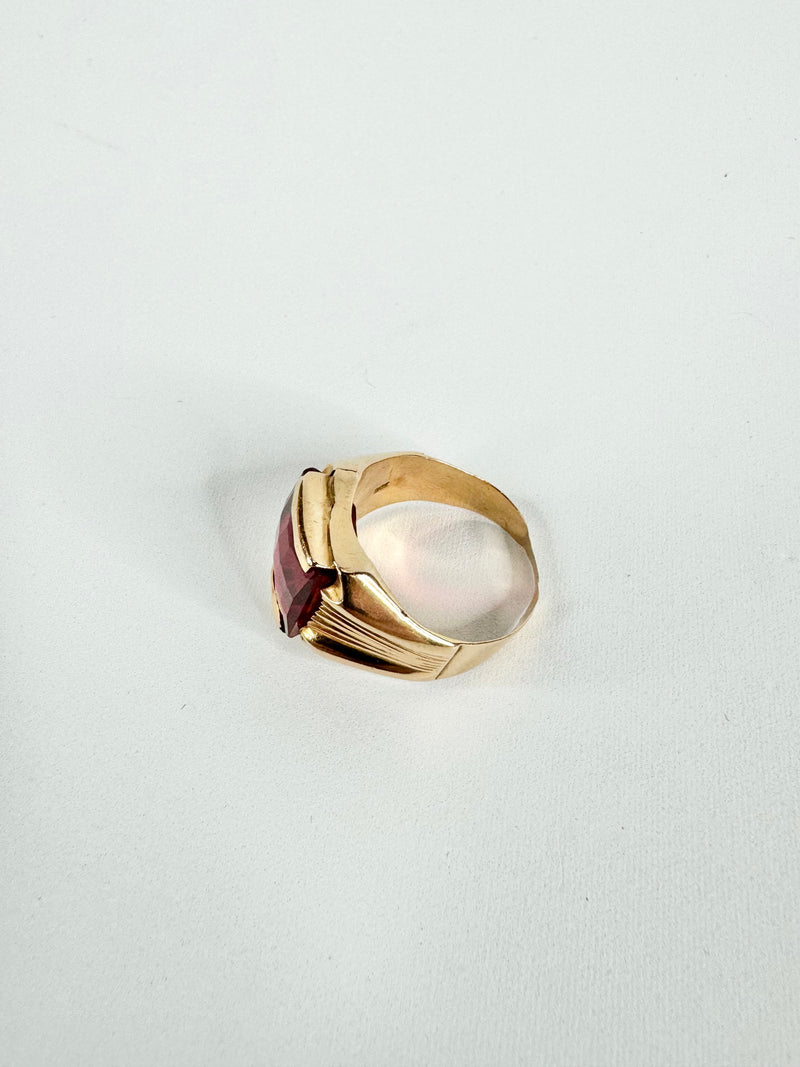 Vintage 18ct Gold & Red Cut Gemstone Ring