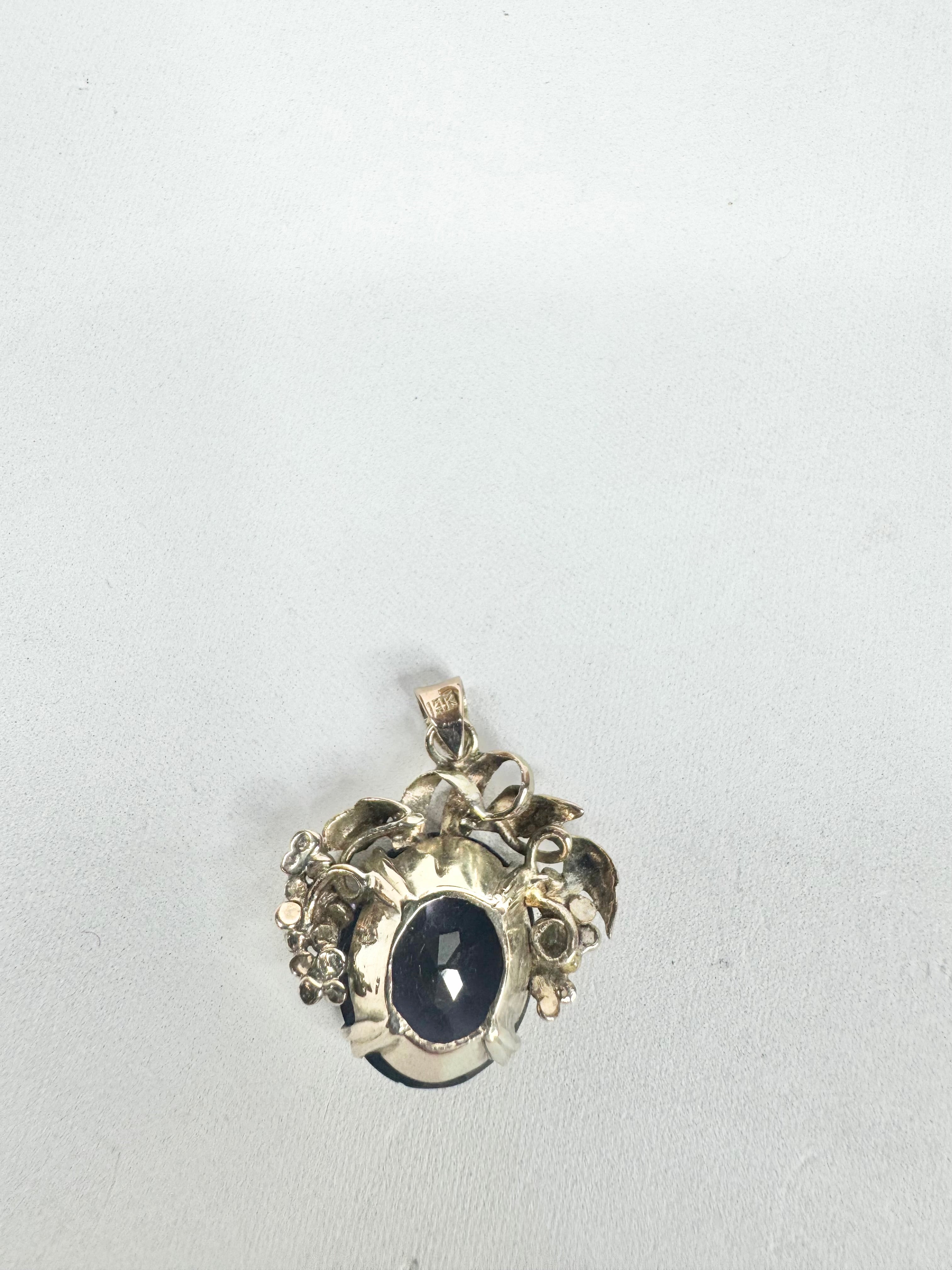 14ct Gold Grape Pattern Pendant