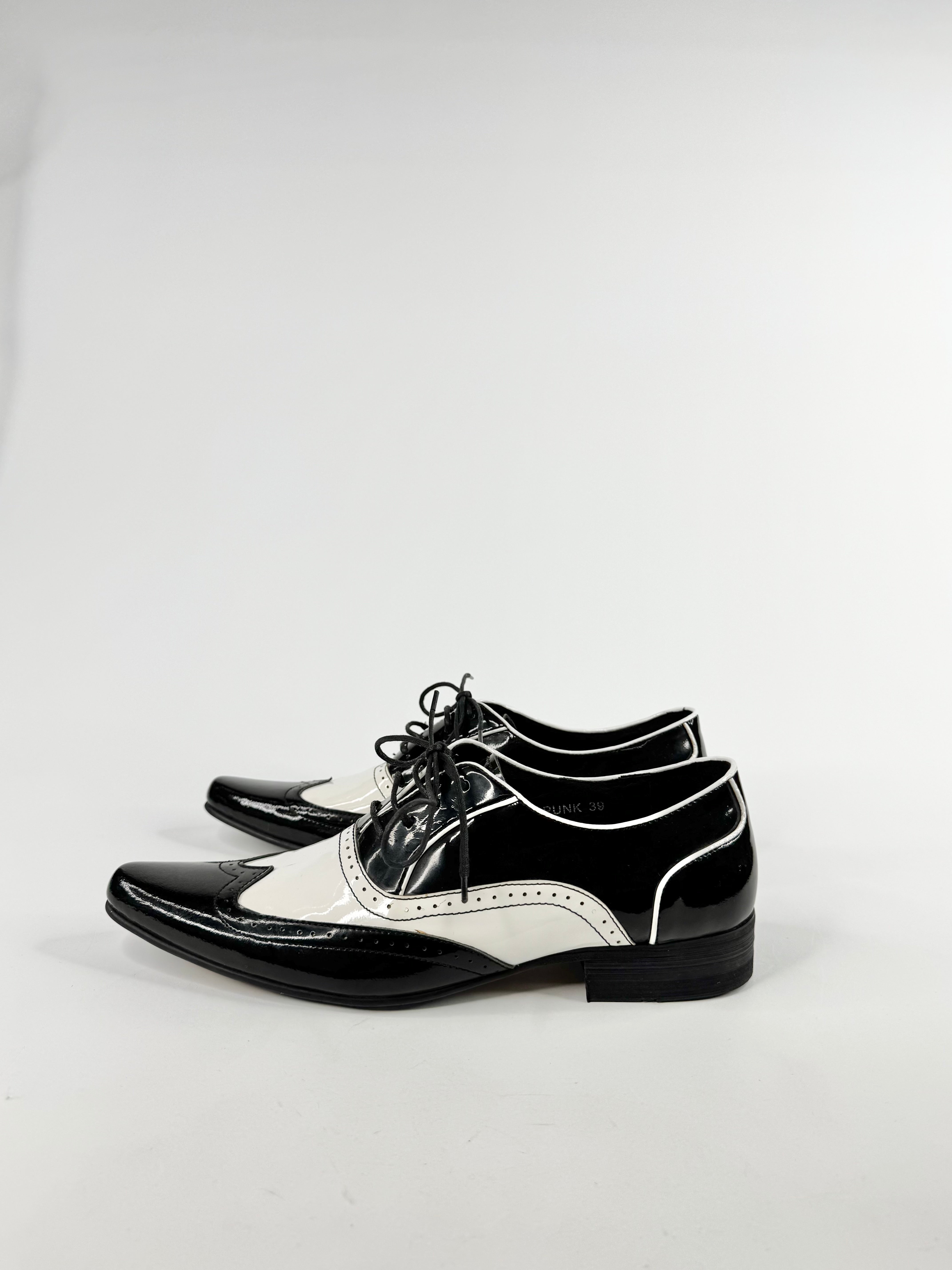 Square Australia Black & White 'Tuxedo' Patent Leather Lace Ups - EU39