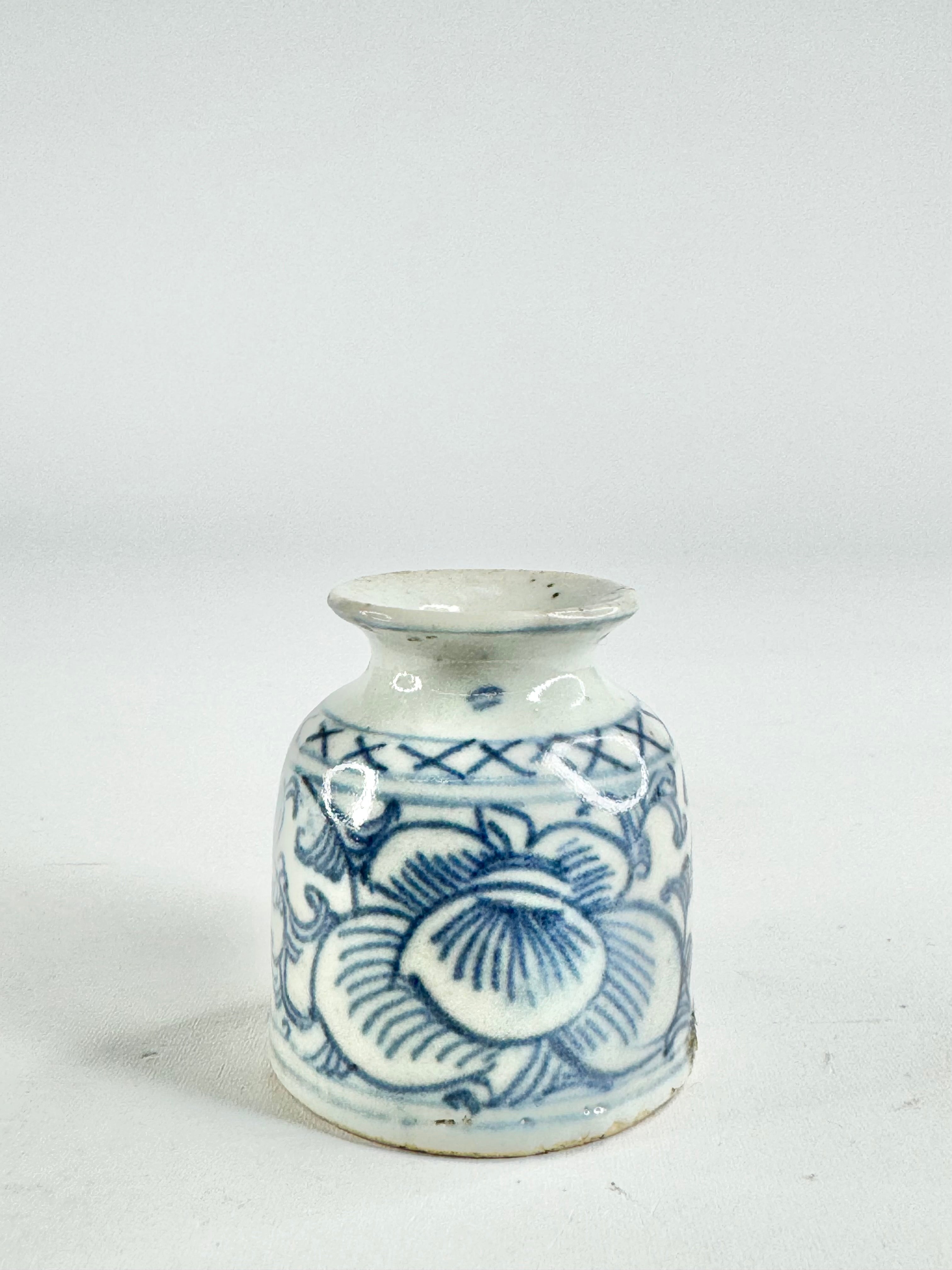 Antique Blue & White Orchid Patterned Jarlet