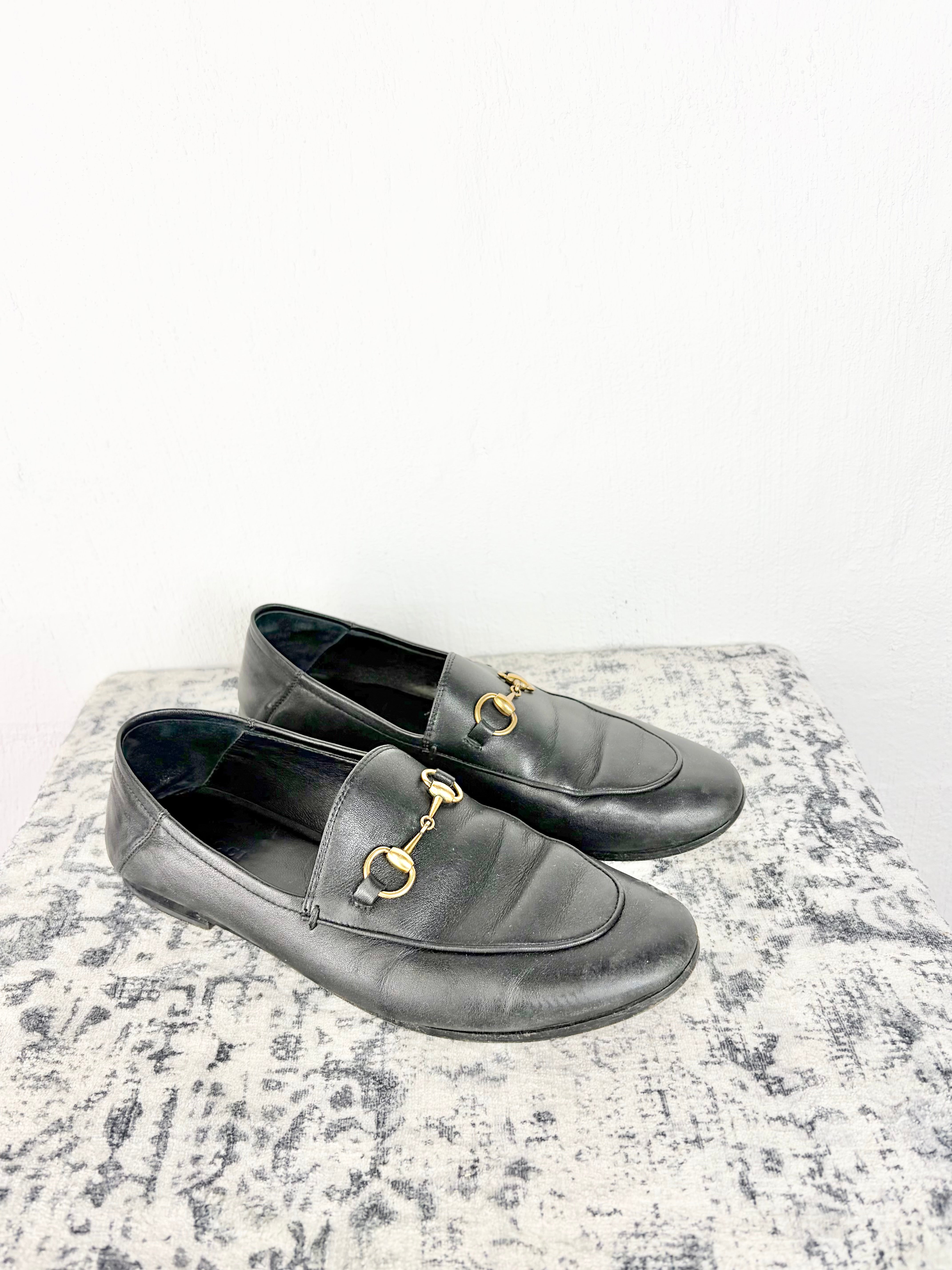 Gucci Black Leather 'Jordaan' Loafer with Gold Horsebit - EU38