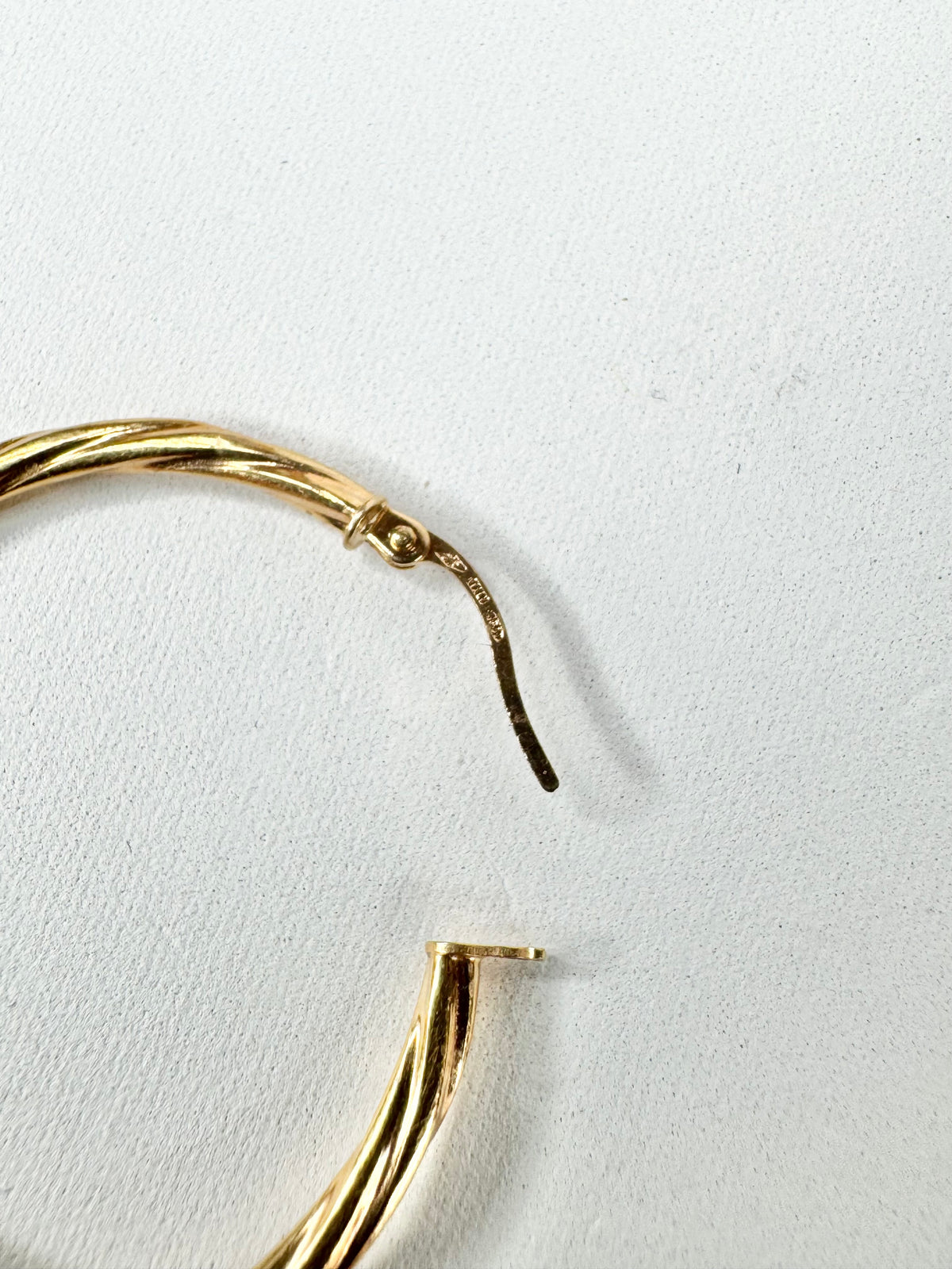 9ct Medium Twisted Hoop Earrings