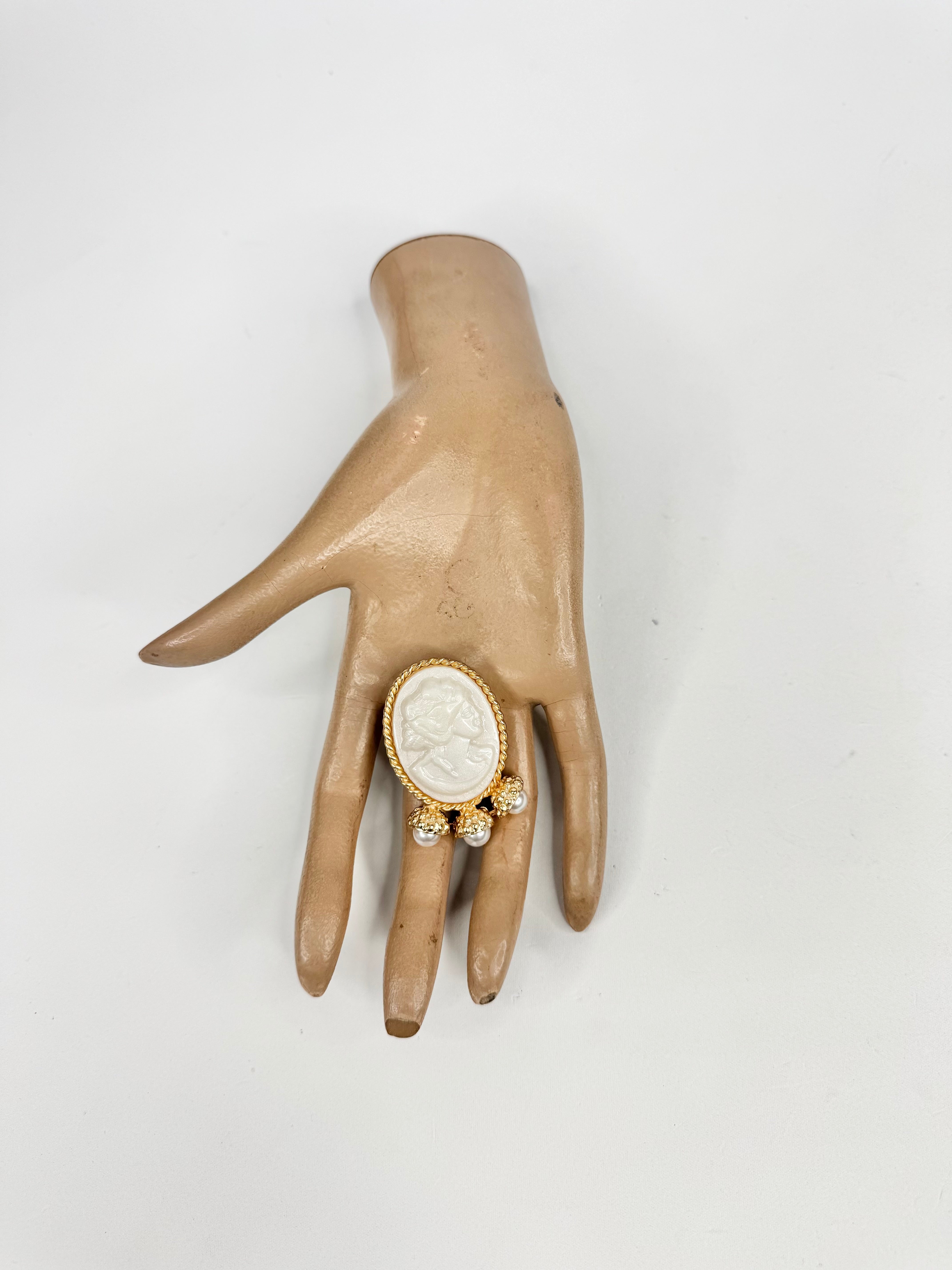 MFW Costume Jewellery Cameo Brooch