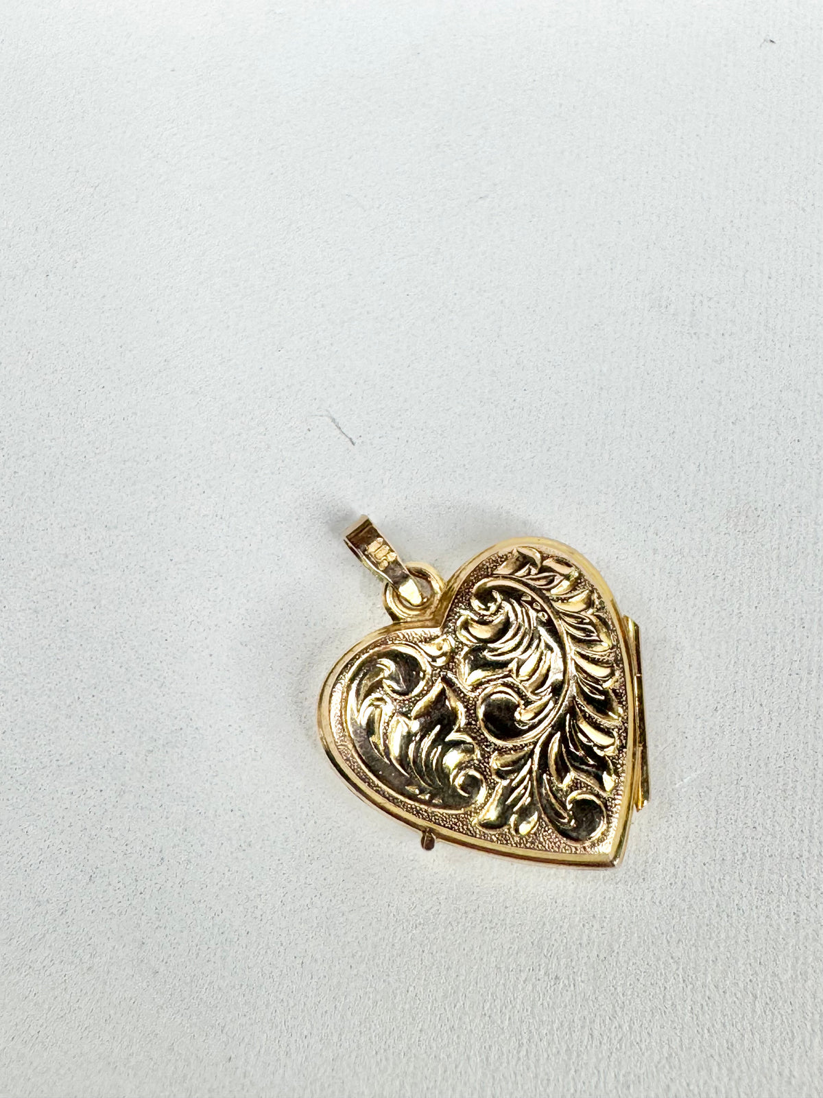 9ct Gold Filigree Carved 'I Love You' Locket