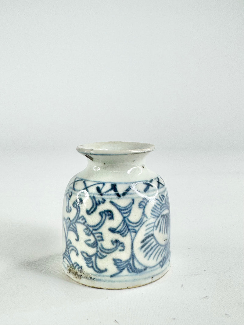 Antique Blue & White Orchid Patterned Jarlet