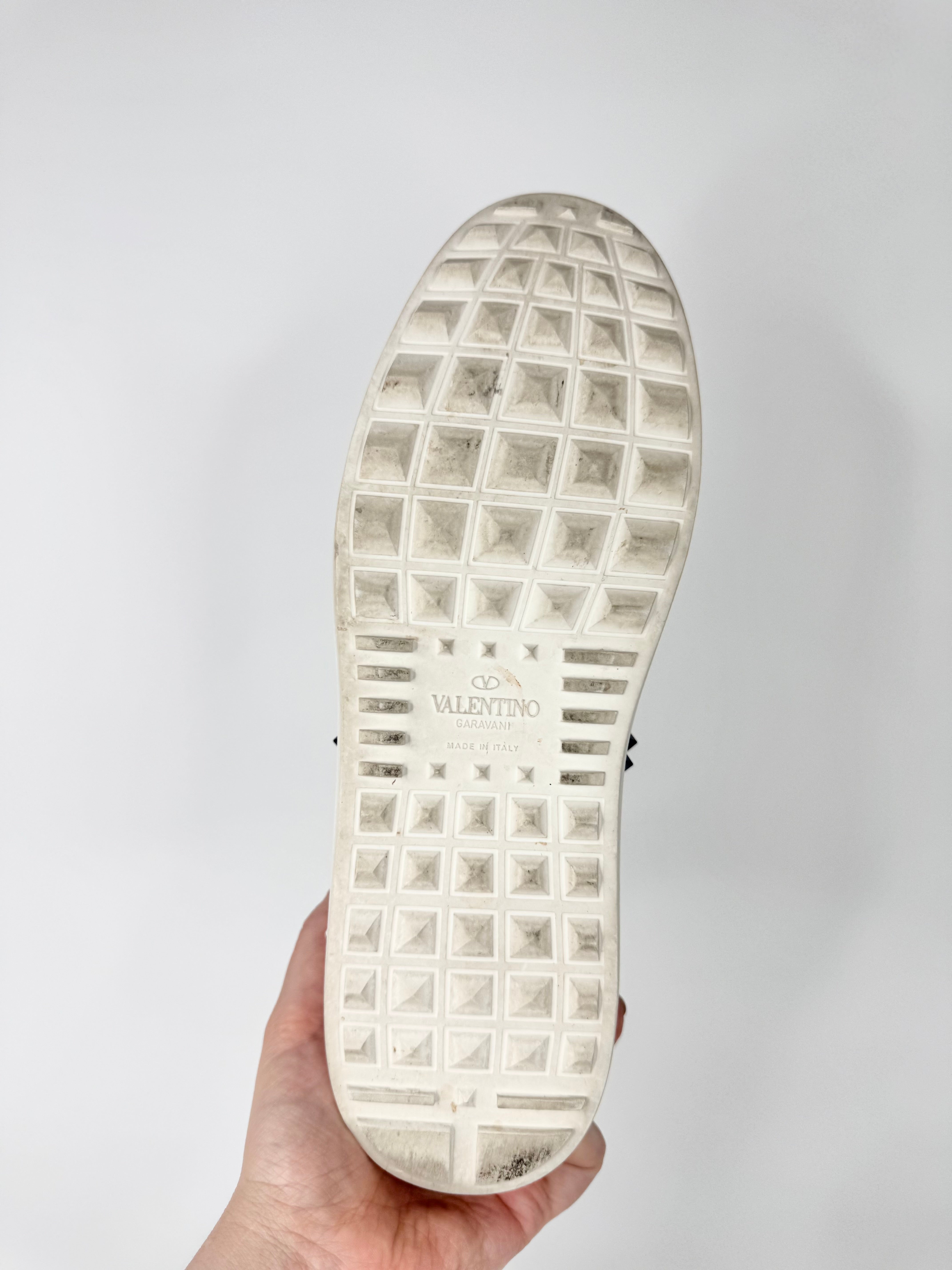 Valentino Gravani White & Metallic Blue ‘Untitled’ Rockstud Sneakers - EU39