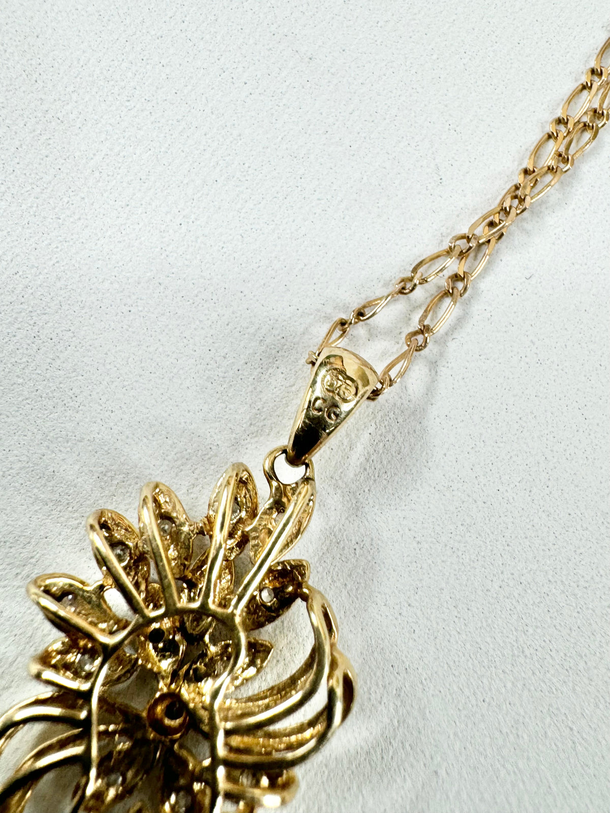 9ct Gold & Diamond Flower Pendant & Chain