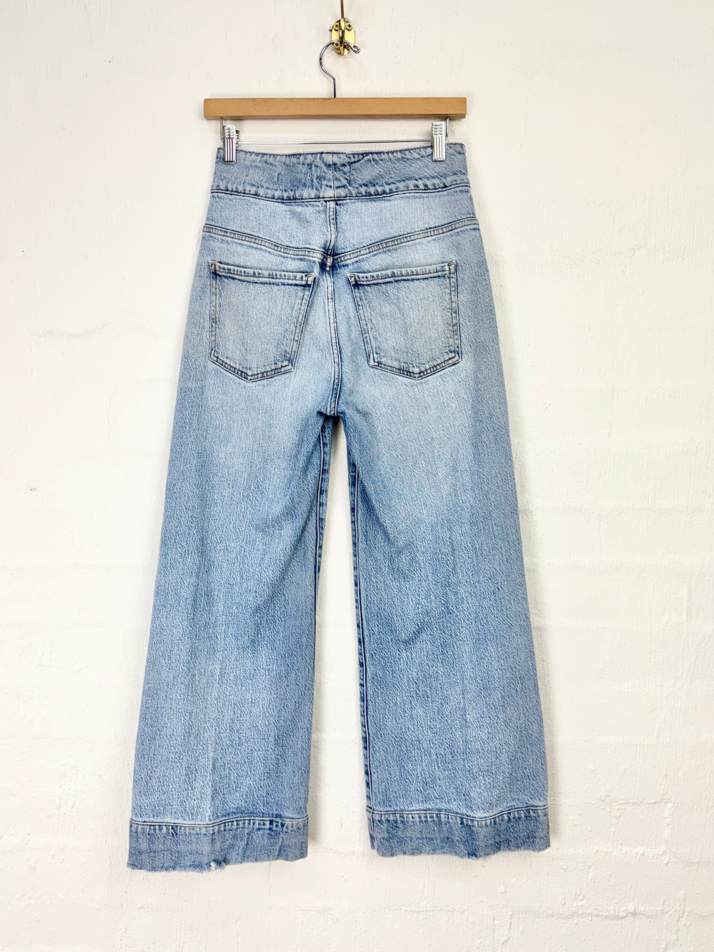 Frame Light Wash Wide Leg Jeans - AU8