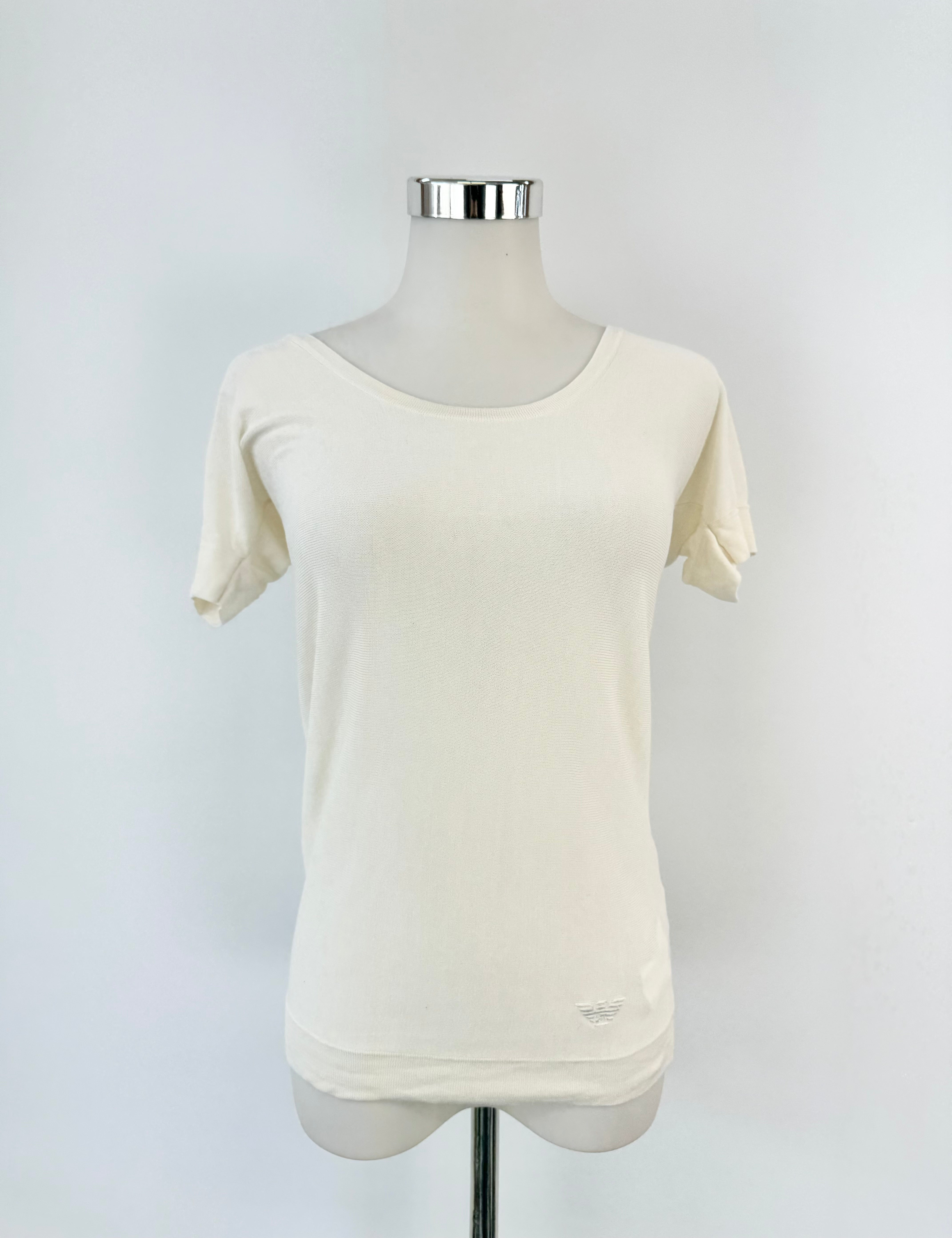 A vanilla-colored, viscose and silk blend t-shirt with a scoop neck and short sleeves, displayed on a mannequin.