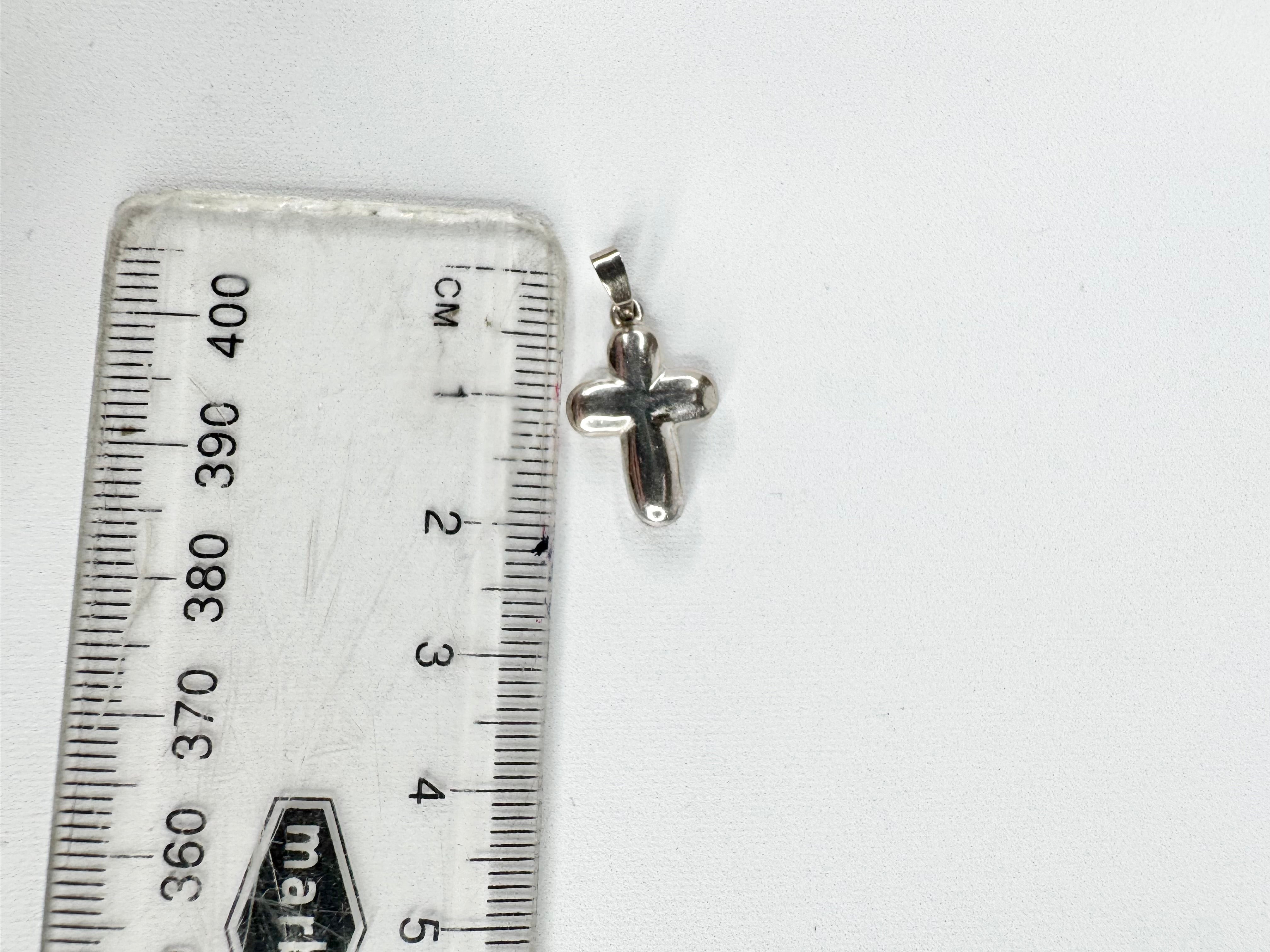 Anton 18ct White Gold Curved Cross