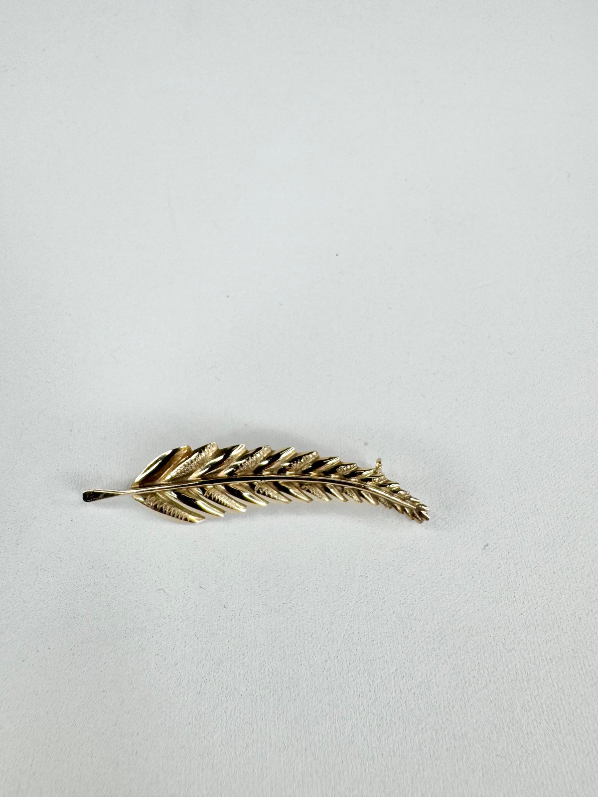 9ct Birmingham Hallmarked Feather Brooch